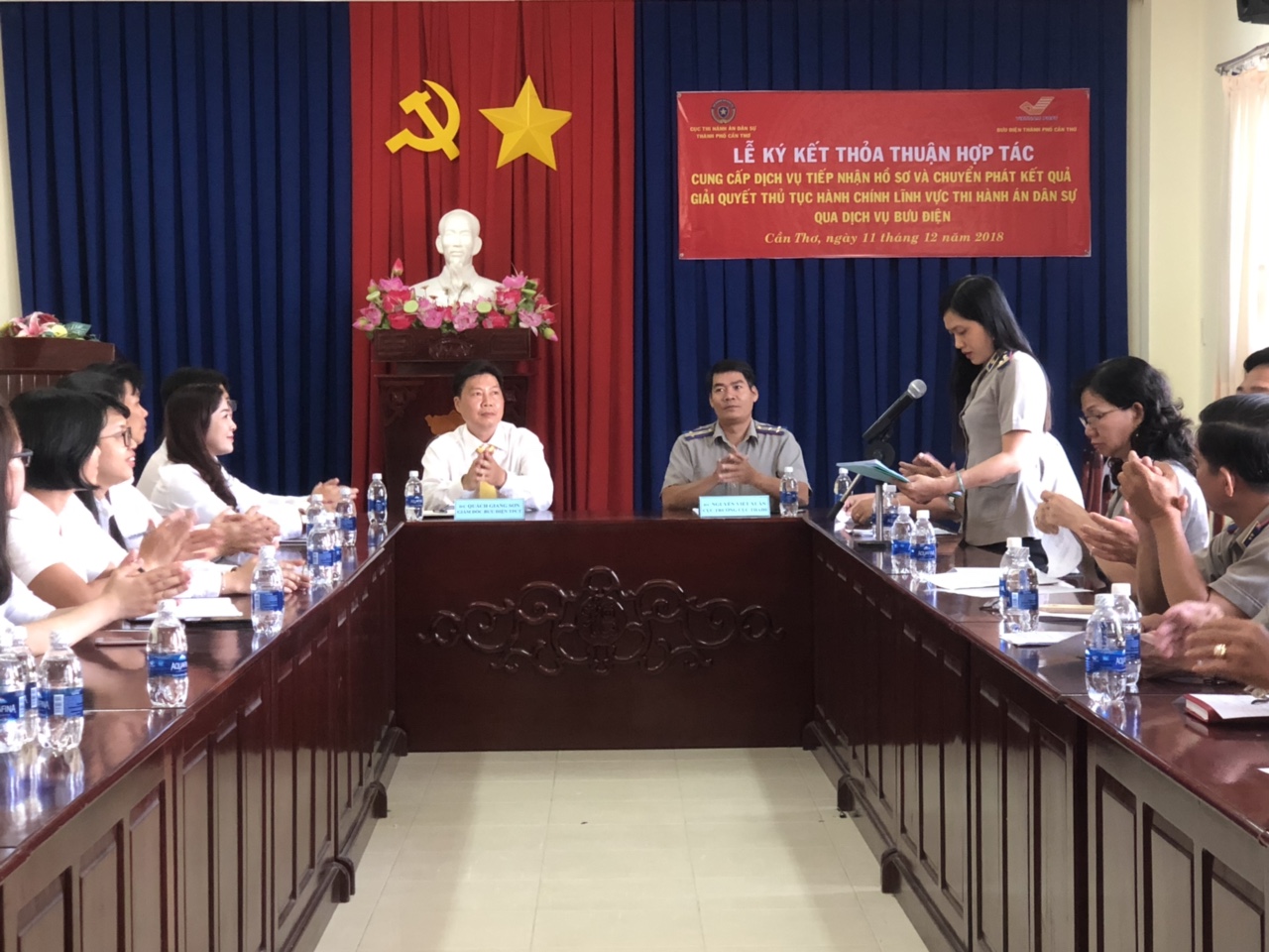 LỄ KÝ KẾT THỎA THUẬN HỢP TÁC VỀ VIỆC TIẾP NHẬN HỒ SƠ, TRẢ KẾT QUẢ GIẢI QUYẾT THỦ TỤC HÀNH CHÍNH QUA DỊCH VỤ BƯU CHÍNH CÔNG ÍCH TRONG LĨNH VỰC THI HÀNH ÁN DÂN SỰ