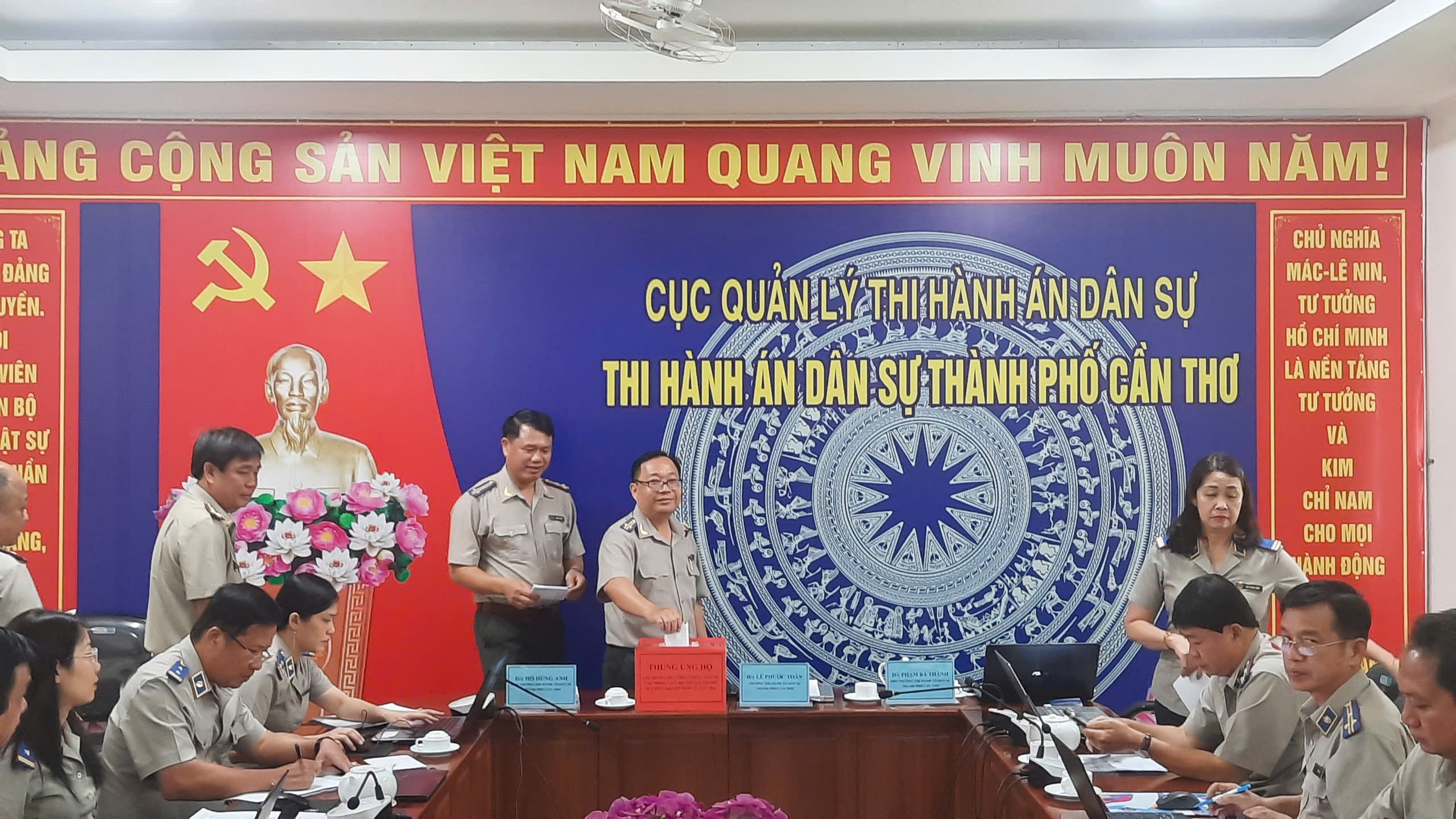 THADS thành phố Cần Thơ quyên góp hỗ trợ gia đình công chức, người lao động Hệ thống THADS bị ảnh hưởng bởi bão lũ