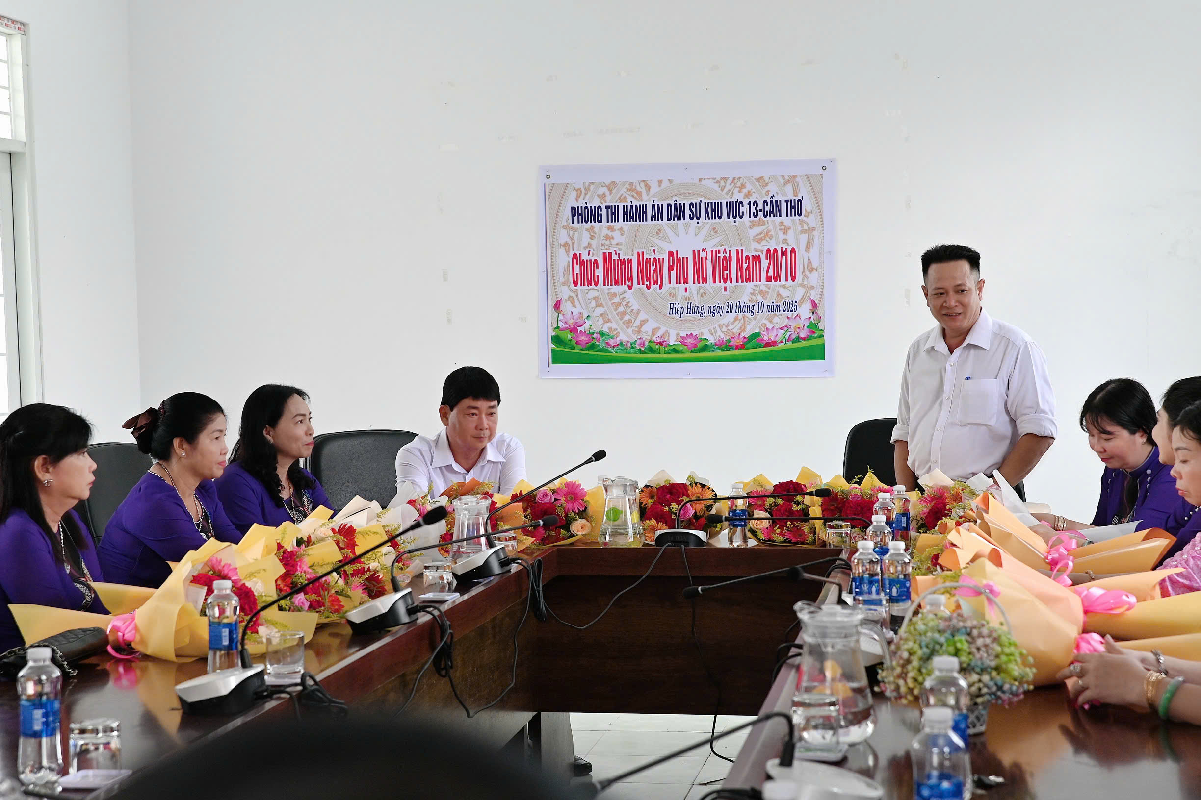 Ấm áp ngày 20/10/2025