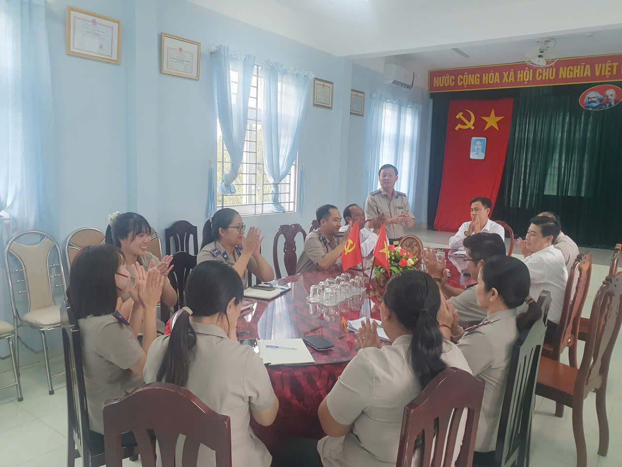 Phòng Thi hành án dân sự Khu vực 6 tổ chức hoạt động kỷ niệm Ngày Phụ nữ Việt Nam 20/10