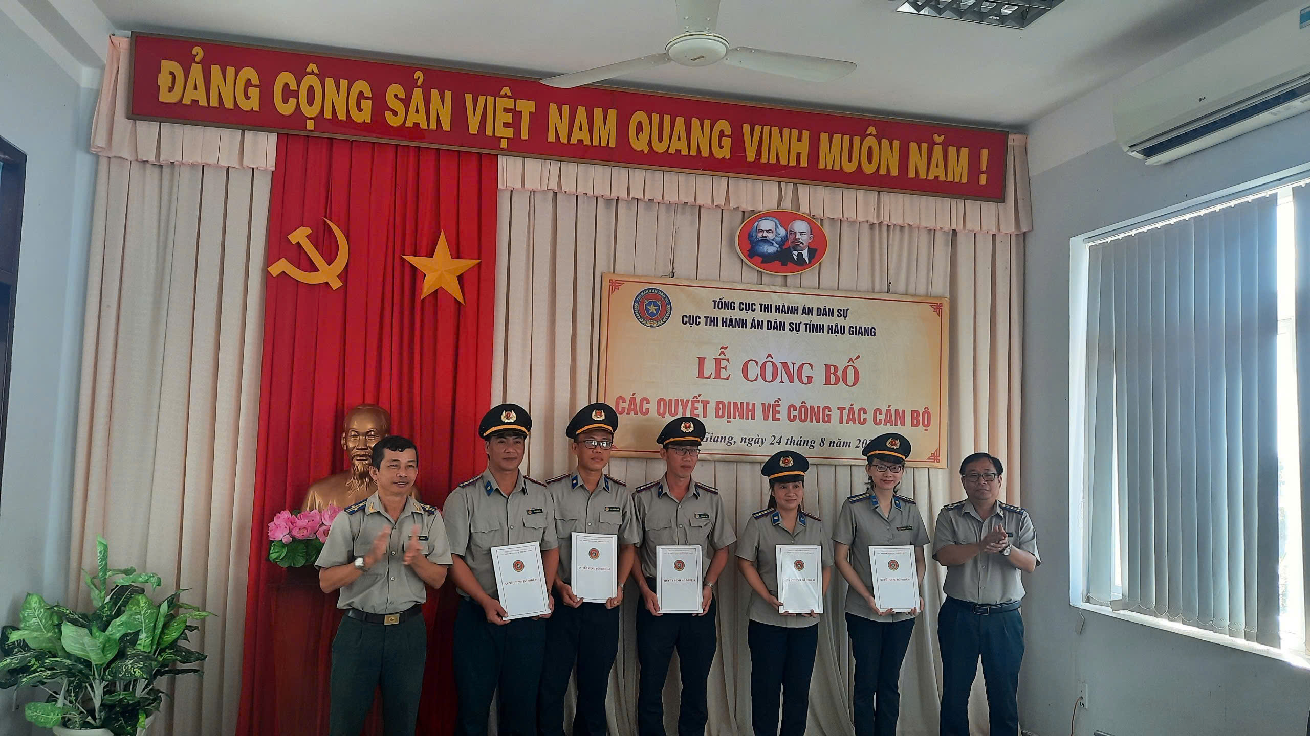 Nghiên cứu về chức danh Chấp hành viên trưởng Phòng Thi hành án dân sự khu vực