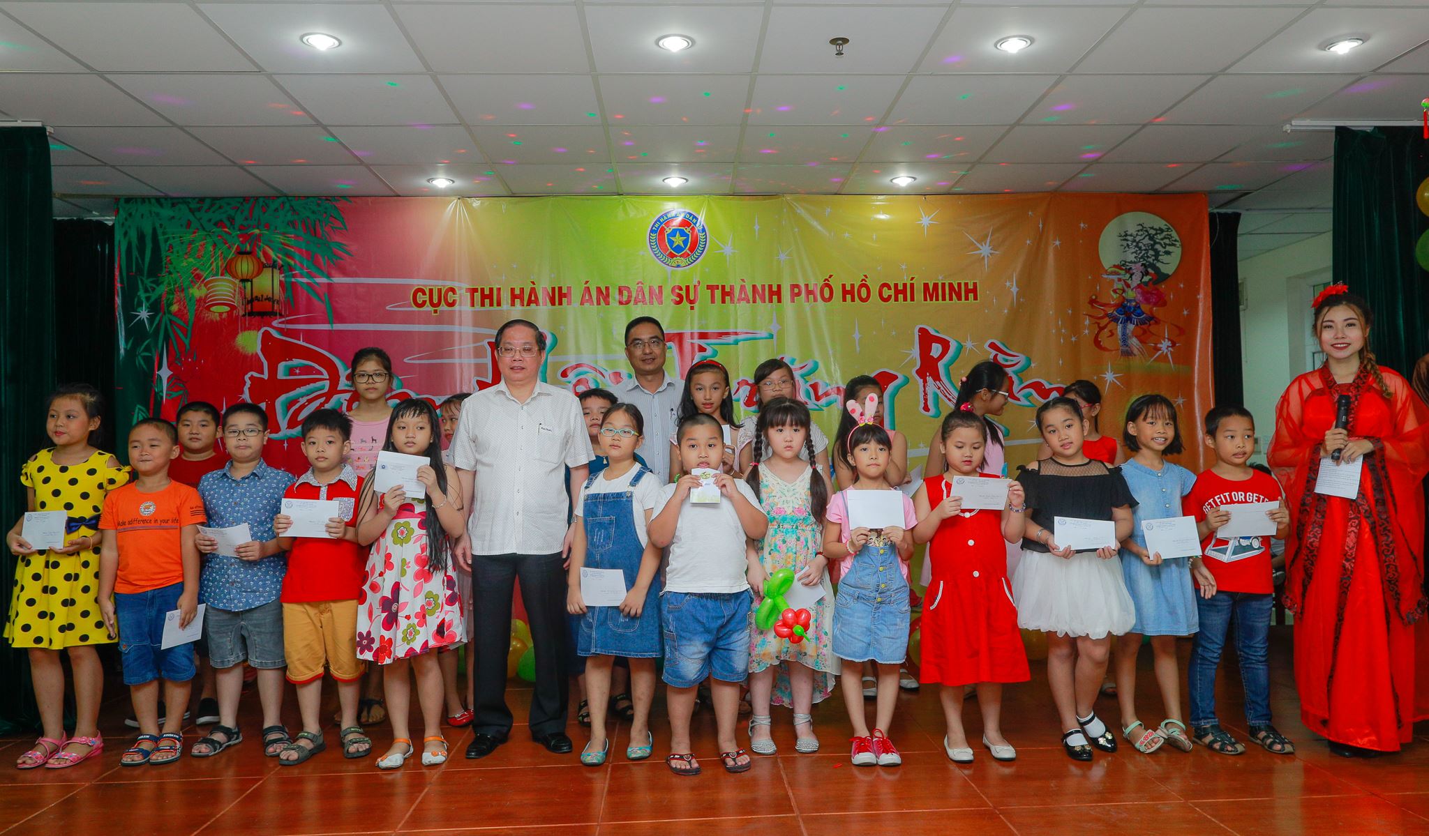 Công đoàn Cục THADS thành phố  tổ chức Tết Trung thu cho các cháu thiếu nhi