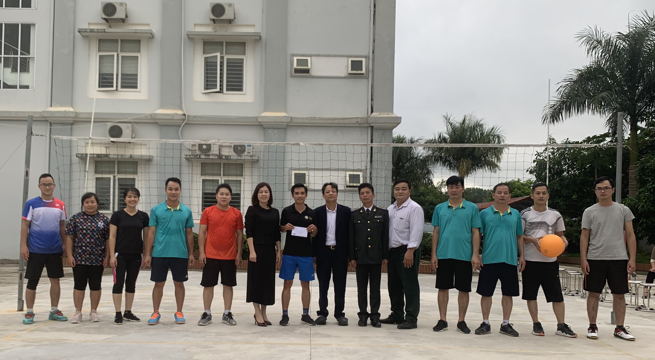 Công đoàn cơ sở Cục Thi hành án dân sự tổ chức Giao lưu bóng chuyền hơi kỷ niệm 91 năm Ngày thành lập Hội Liên hiệp Phụ nữ Việt Nam (20/10/1930 - 20/10/2021)