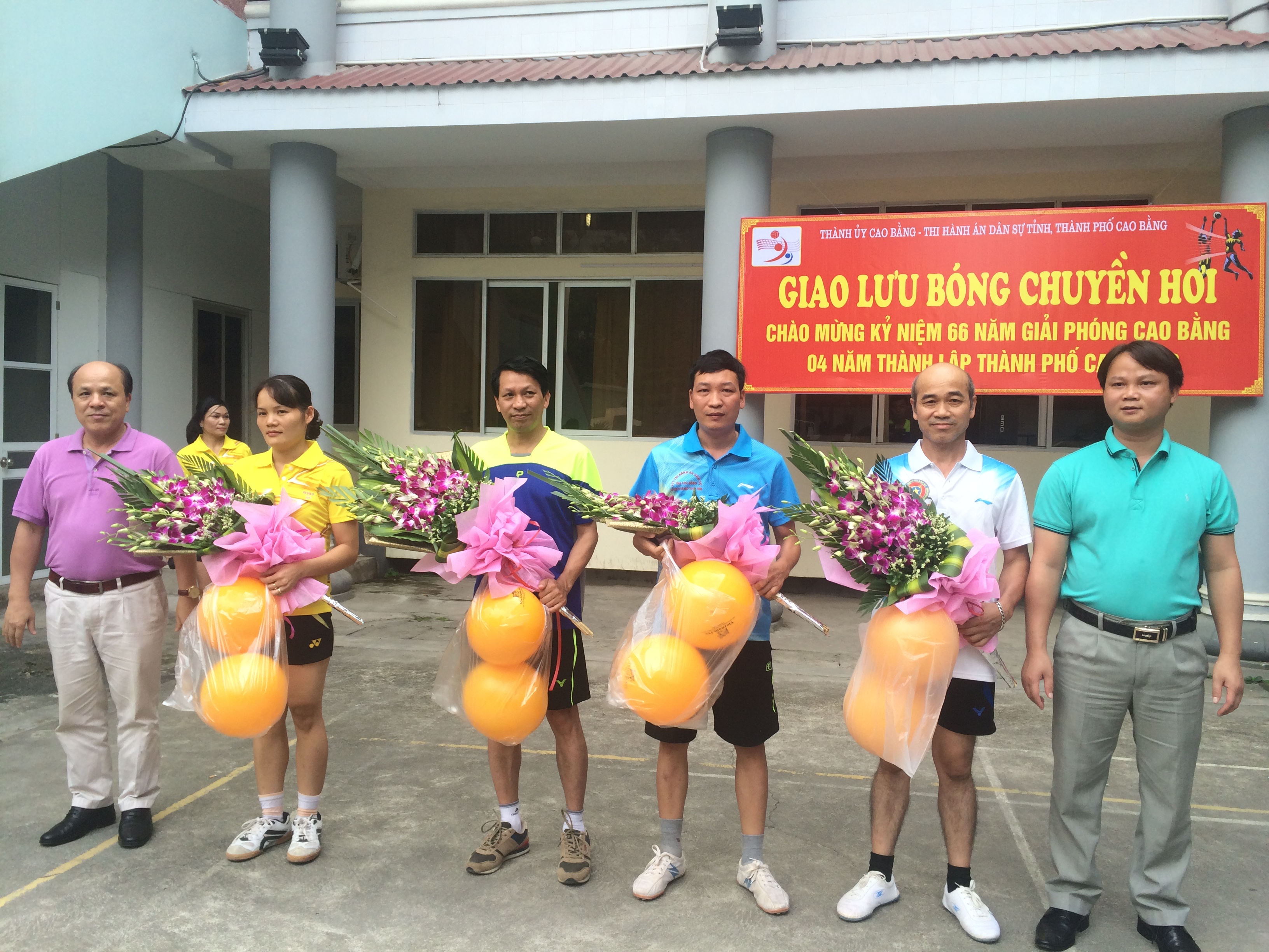 Giao lưu bóng chuyền hơi Kỷ niệm 66 năm giải phóng Cao Bằng