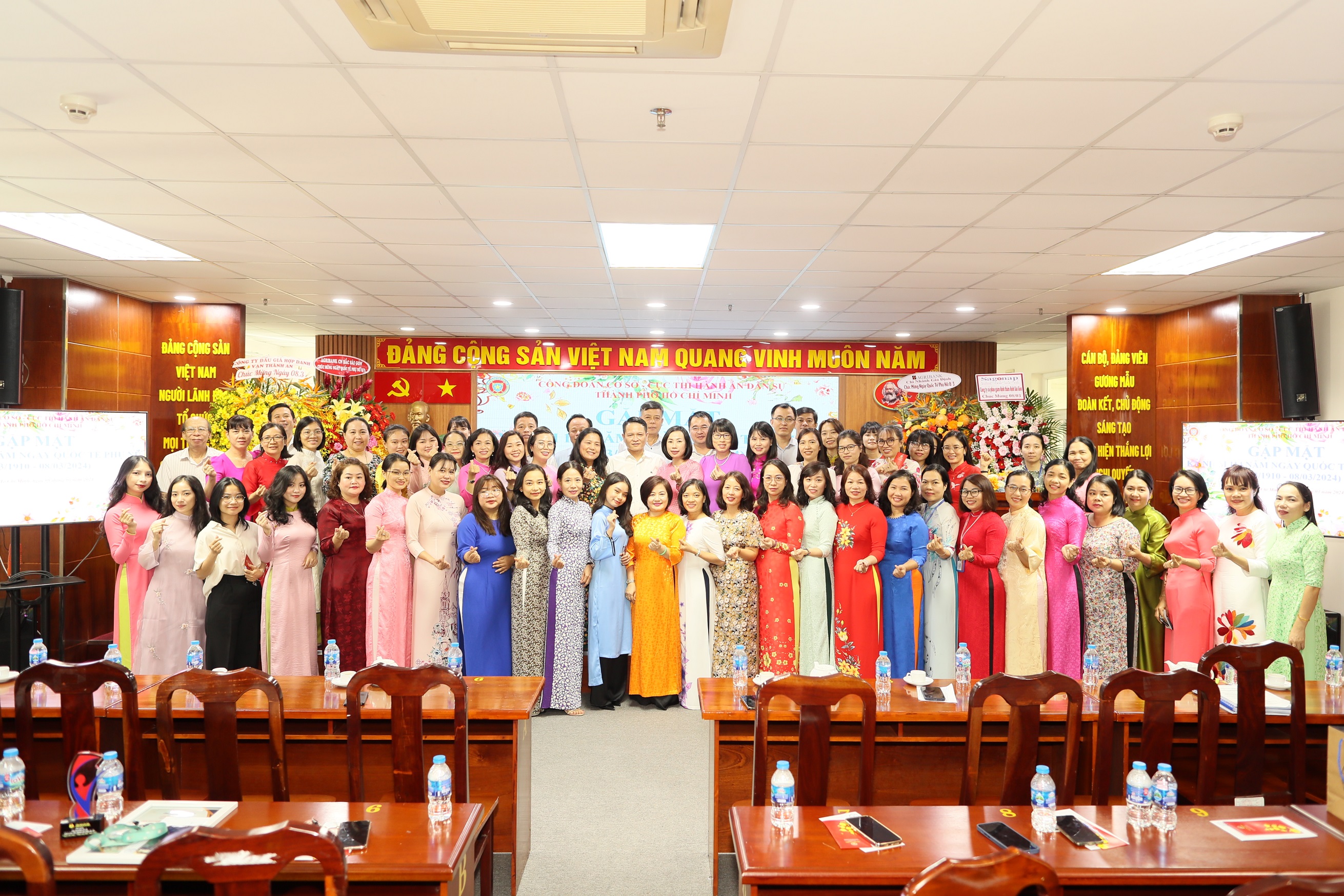 Công đoàn cơ sở Cục Thi hành án dân sự TP.HCM quan tâm tới động viên phái nữ nhân dịp 8/3