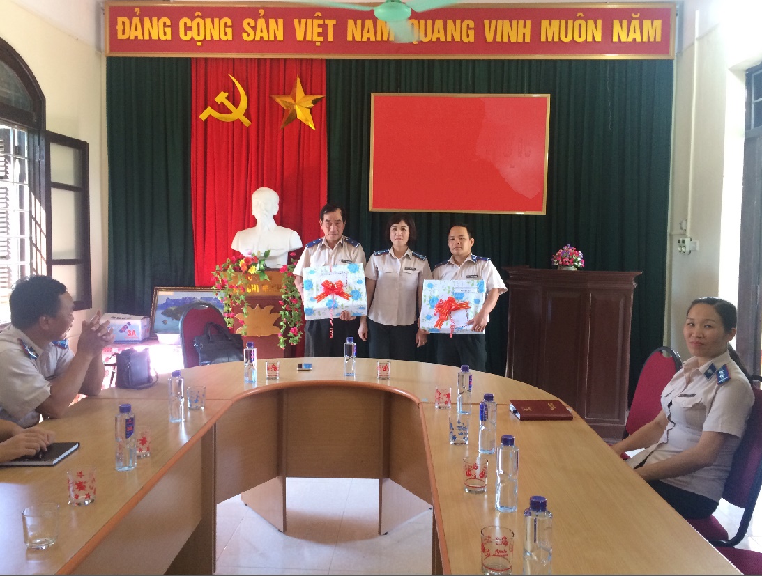 Cục thi hành án dân sự tỉnh Cao Bằng tổ chức hoạt động “Đền ơn đáp nghĩa - uống nước nhớ nguồn”