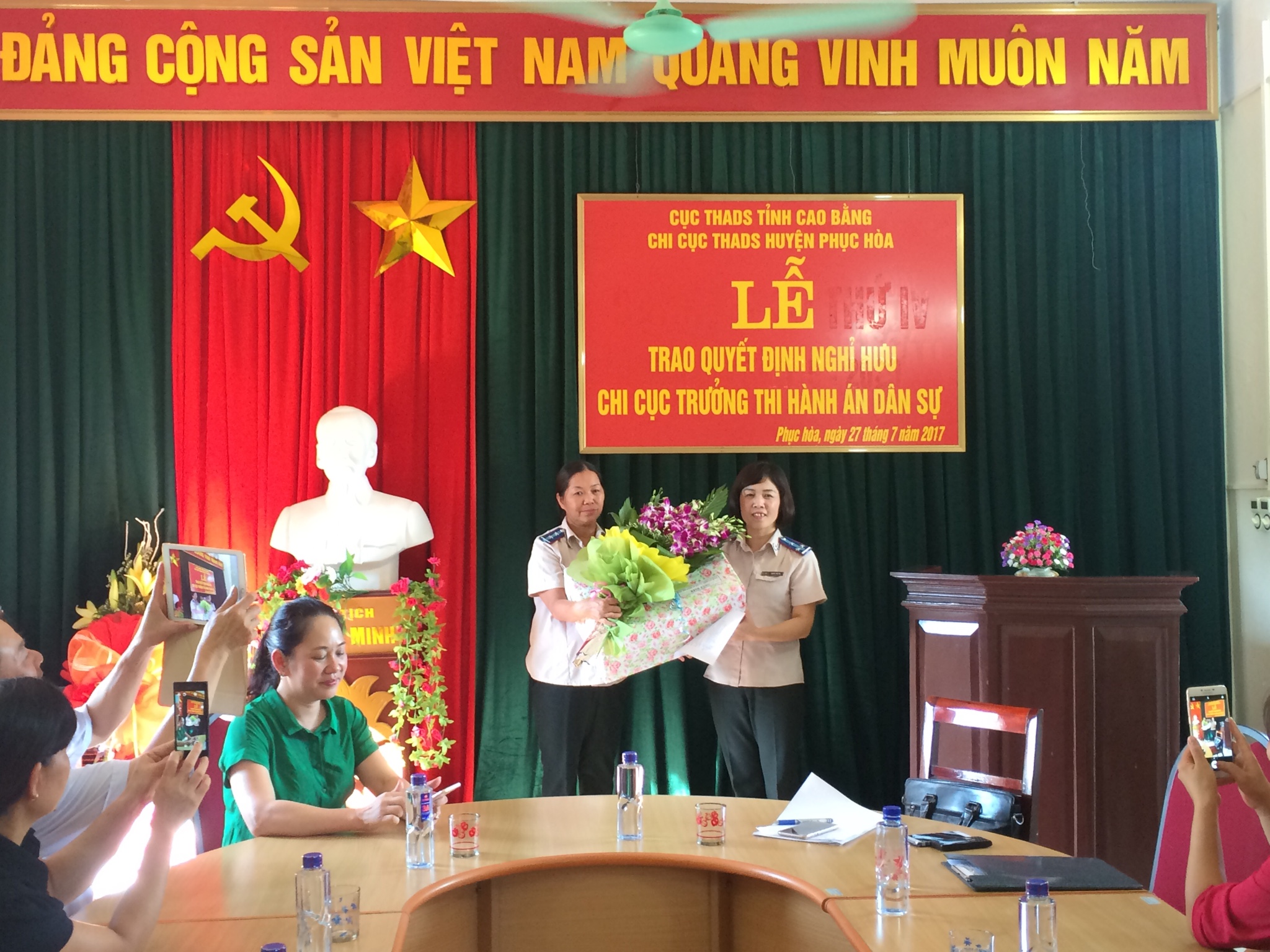 Chi cục Thi hành án dân sự huyện Phục Hòa tổ chức Lễ trao Quyết định nghỉ hưu và chia tay đồng chí Tôn Thị Hồng Khuyên, Chi cục trưởng Chi cục THADS huyện Phục Hòa