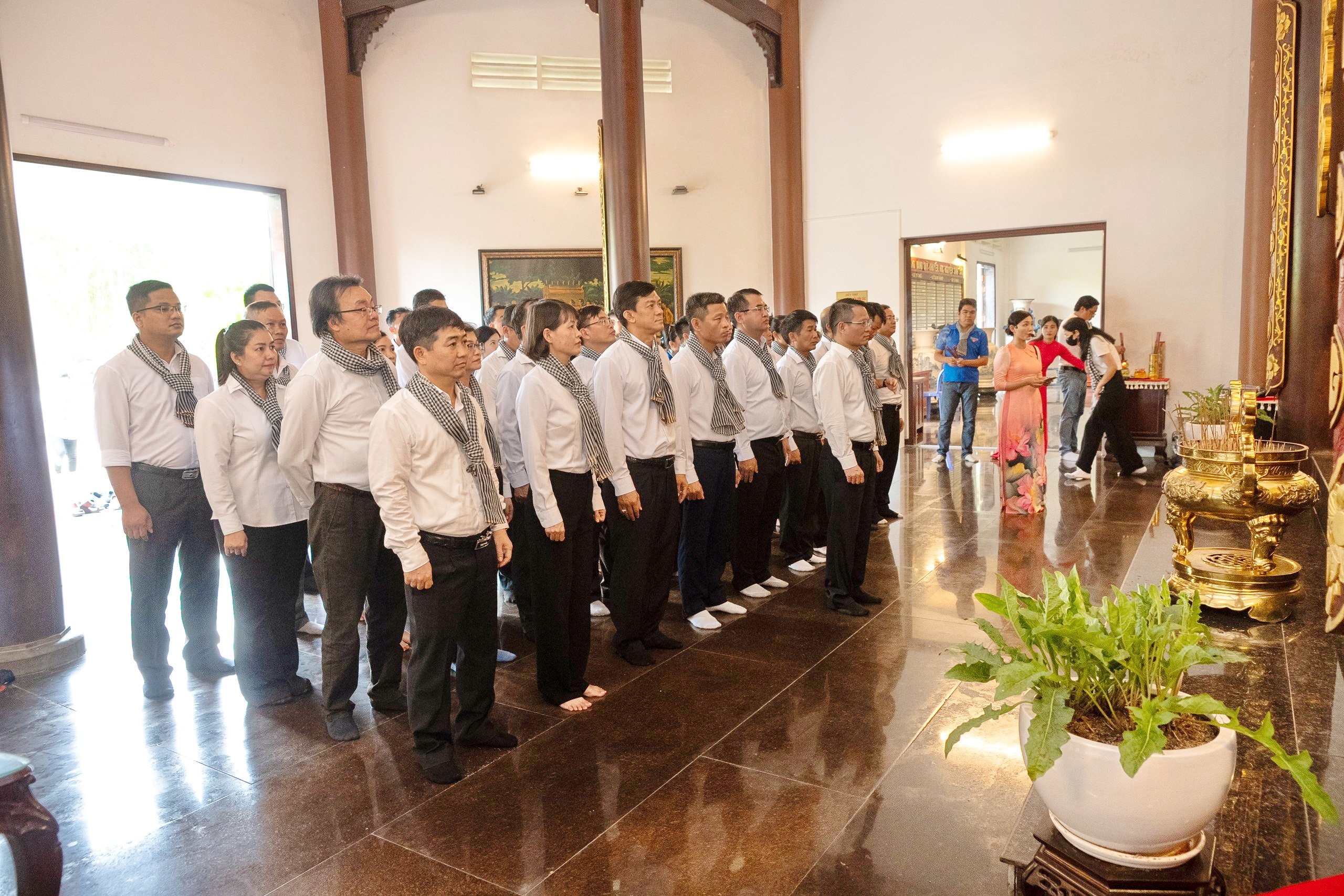 Cục TPHCM: Liên Chi bộ: Phòng Nghiệp vụ 2 - Tổ chức Cán bộ - Kế toán “ Hành trình về nguồn - Tiếp bước lịch sử”