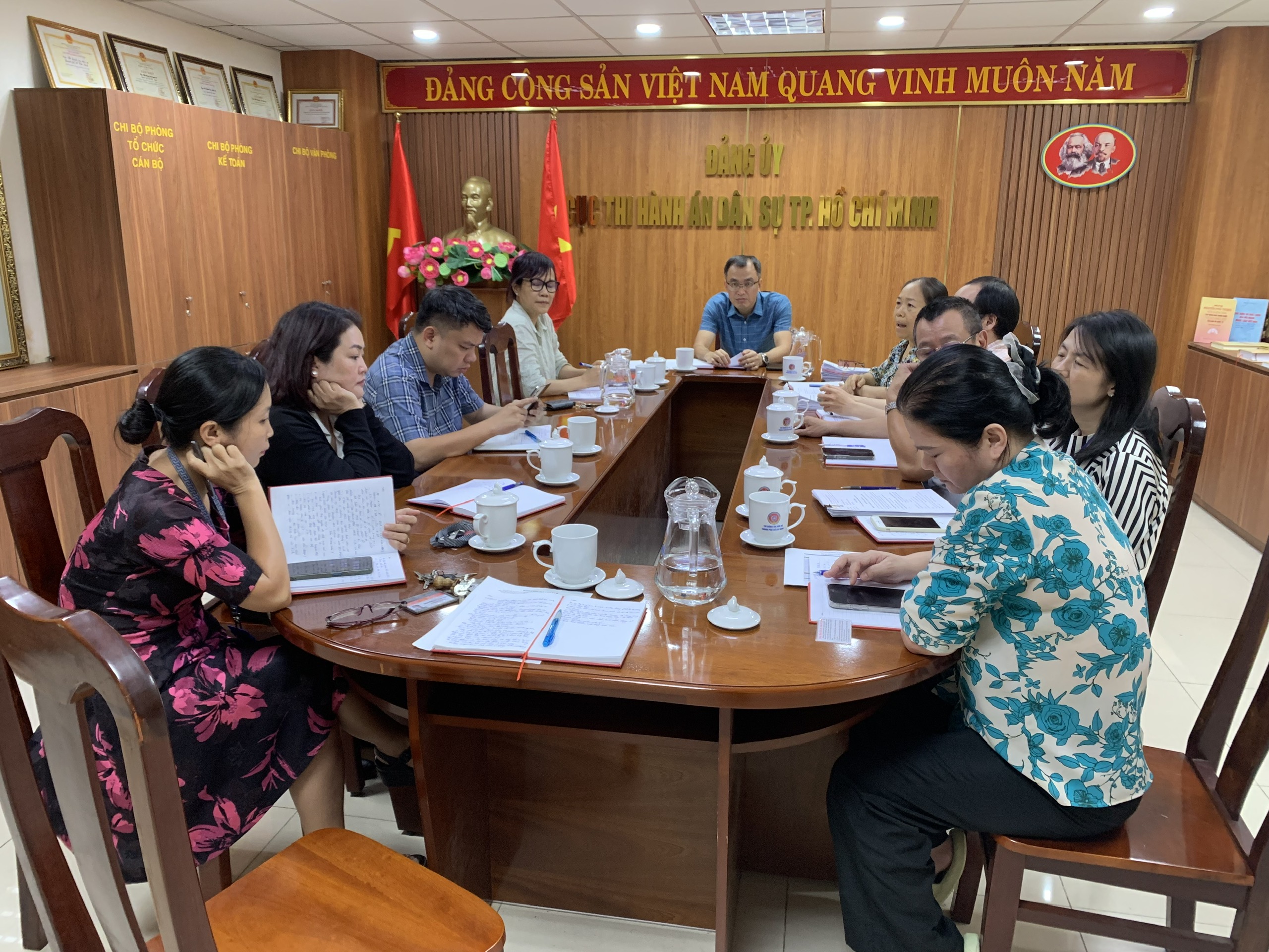 CHI BỘ VĂN PHÒNG: SINH HOẠT CHUYÊN ĐỀ HƯỚNG TỚI KỶ NIỆM 135 NĂM NGÀY SINH CHỦ TỊCH HỒ CHÍ MINH (19/5/1890 – 19/5/2025)