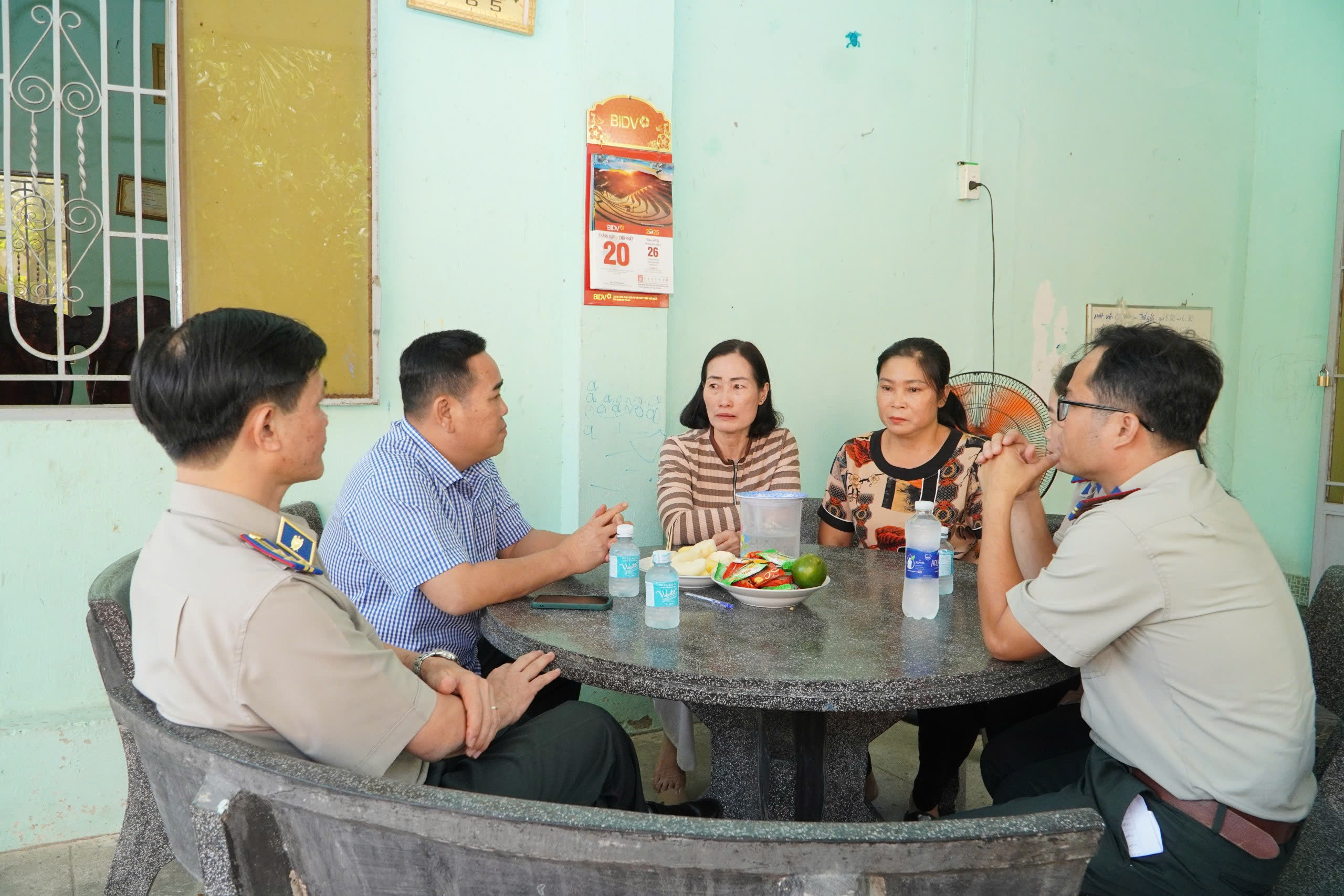 Thi hành án dân sự TP.HCM thăm hỏi, động viên gia đình công chức bị bệnh hiểm nghèo