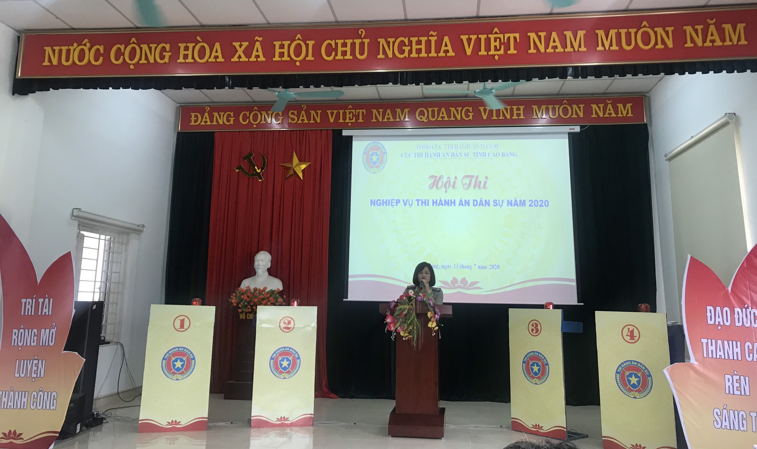 Cục THADS tỉnh Cao Bằng tổ chức Hội thi “Nghiệp vụ Thi hành án dân sự” năm 2020 nhân dịp chào mừng kỷ niệm 74 năm Ngày Truyền thống Thi hành án dân sự (1946 – 2020)