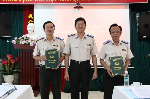 Công bố Quyết định bổ nhiệm lại Cục Lãnh đạo Cục Thi hành án dân sự và trao Quyết định bổ nhiệm lãnh đạo một số đơn vị trực thuộc Cục Thi hành án dân sự thành phố Hồ Chí Minh