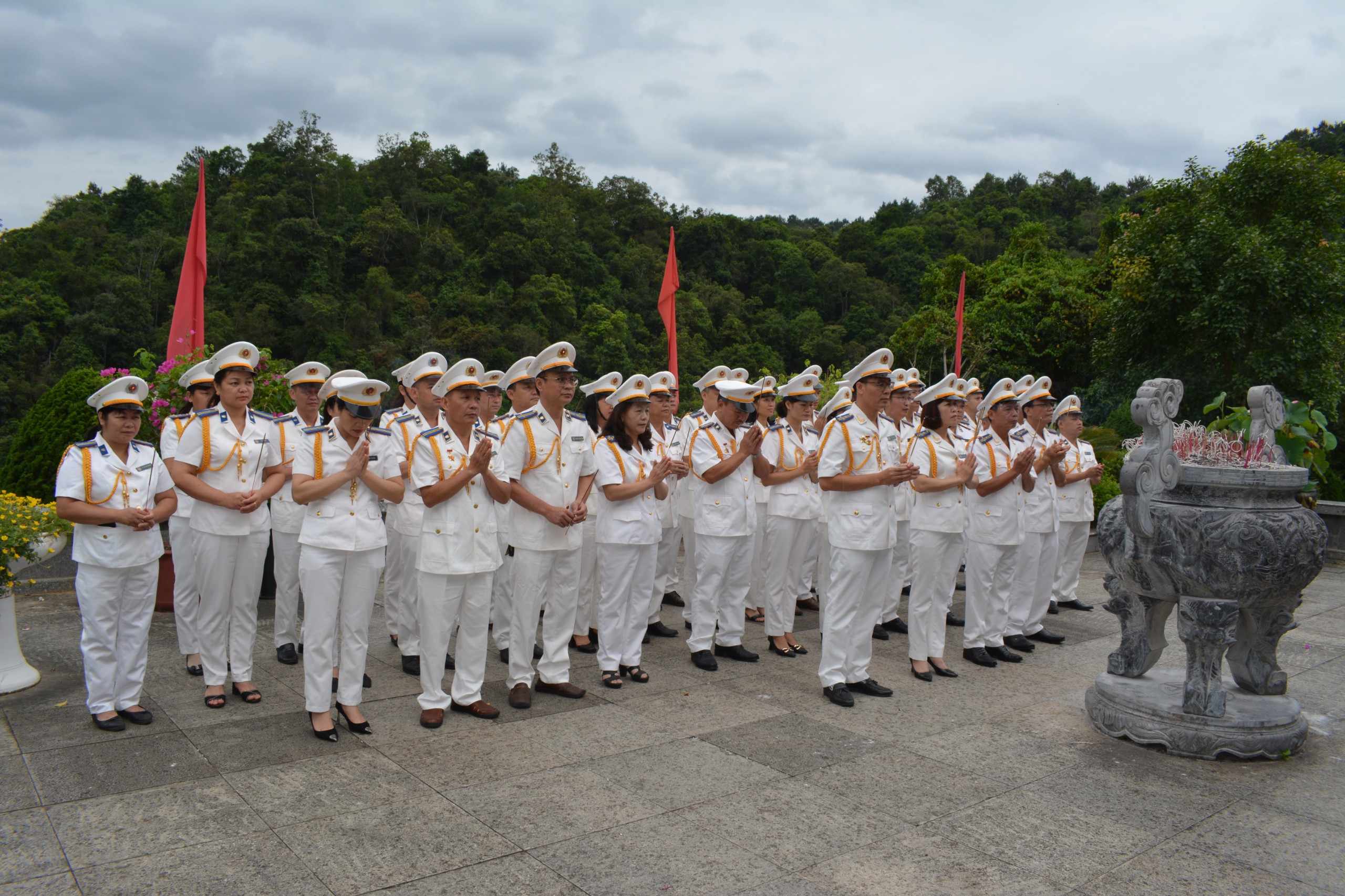 Cơ quan Thi hành án dân sự tỉnh Cao Bằng Báo công dâng Bác tại Đền thờ Chủ tịch Hồ Chí Minh thuộc Khu di tích quốc gia đặc biệt Pác Bó