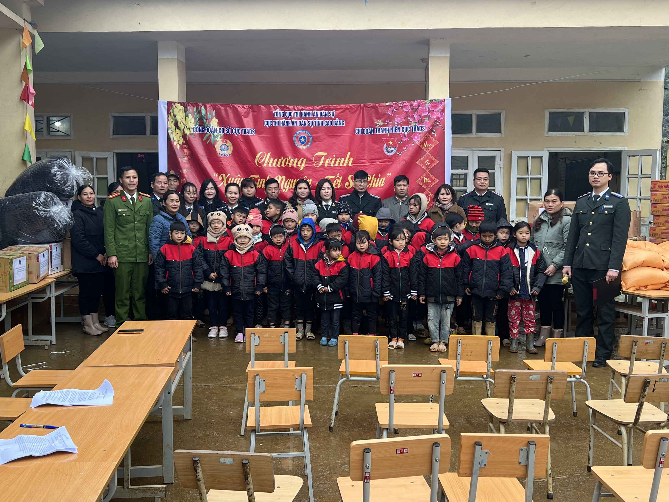 Cơ quan Thi hành án dân sự tỉnh Cao Bằng tổ chức Chương trình thiện nguyện "Xuân tình nguyện - Tết sẻ chia" năm 2024