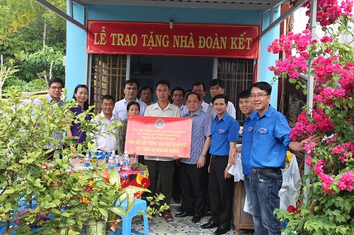 ẤM LÒNG TRƯỚC THỀM NĂM MỚI