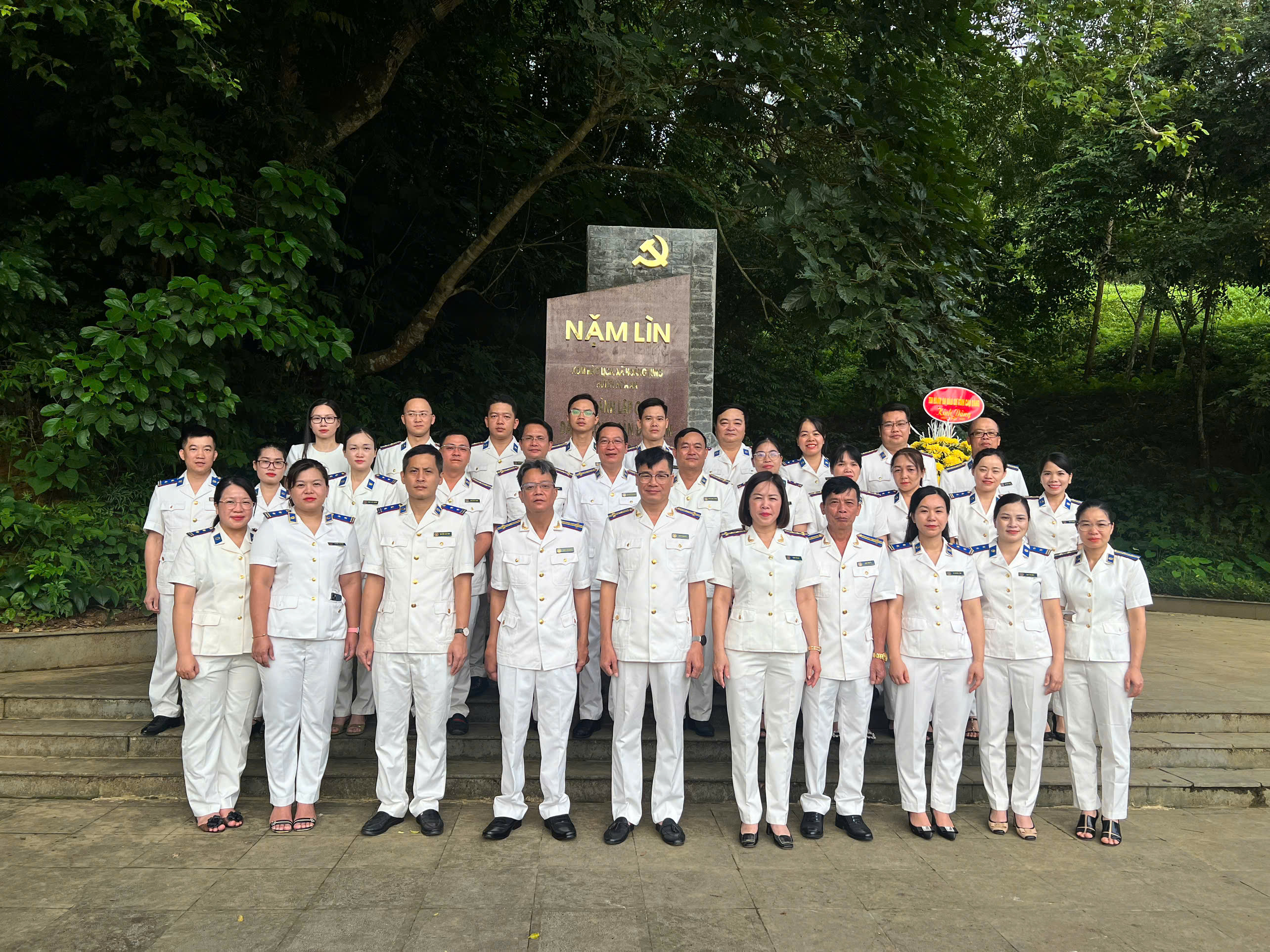 Thi hành án dân sự tỉnh Cao Bằng tổ chức Lễ dâng hương tại khu vực di tích Nặm Lìn, phường Thục Phán, tỉnh Cao Bằng