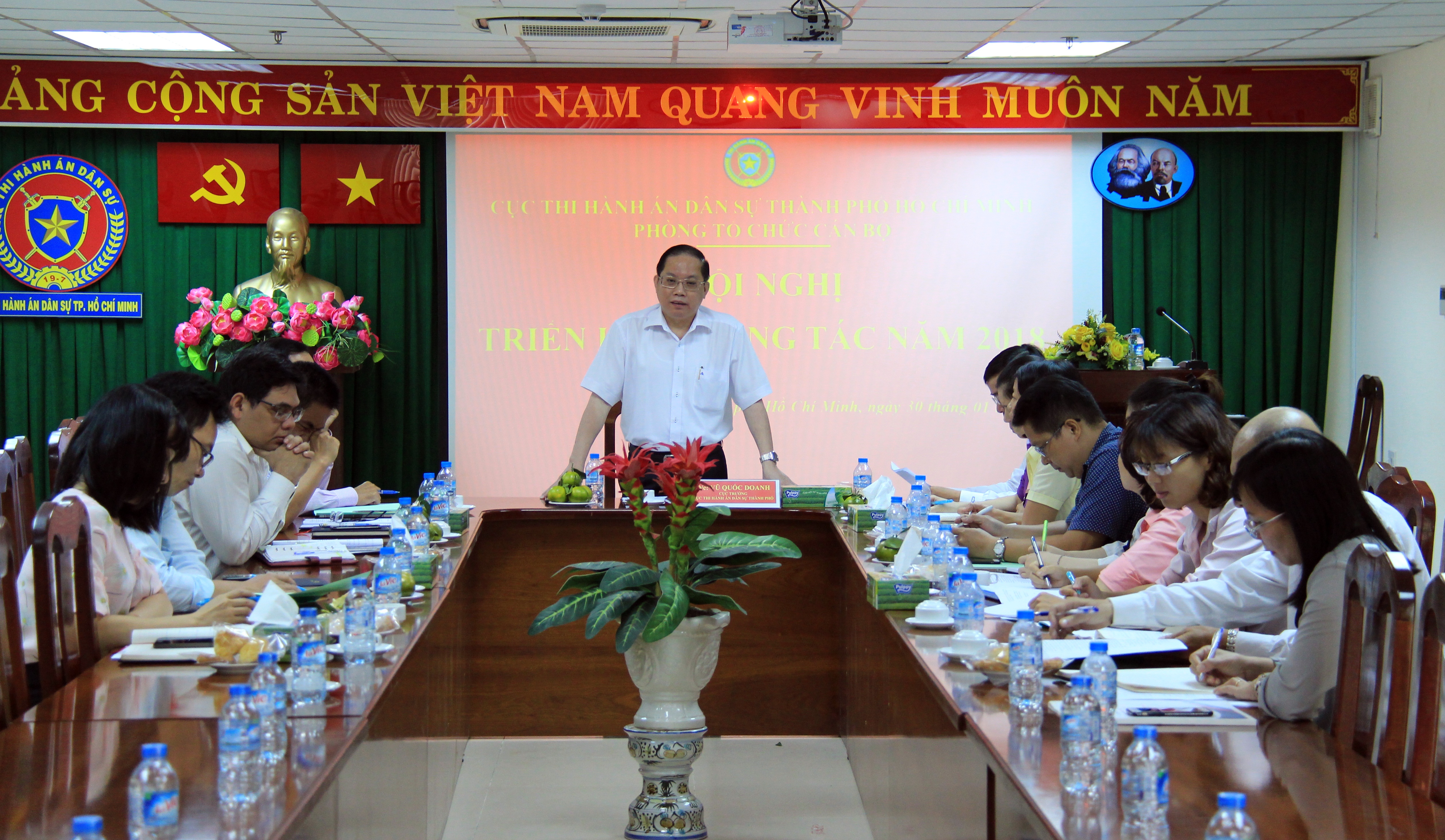 TẬP THỂ PHÒNG TỔ CHỨC CÁN BỘ  ĐOÀN KẾT GẮN BÓ HOÀN THÀNH TỐT NHIỆM VỤ