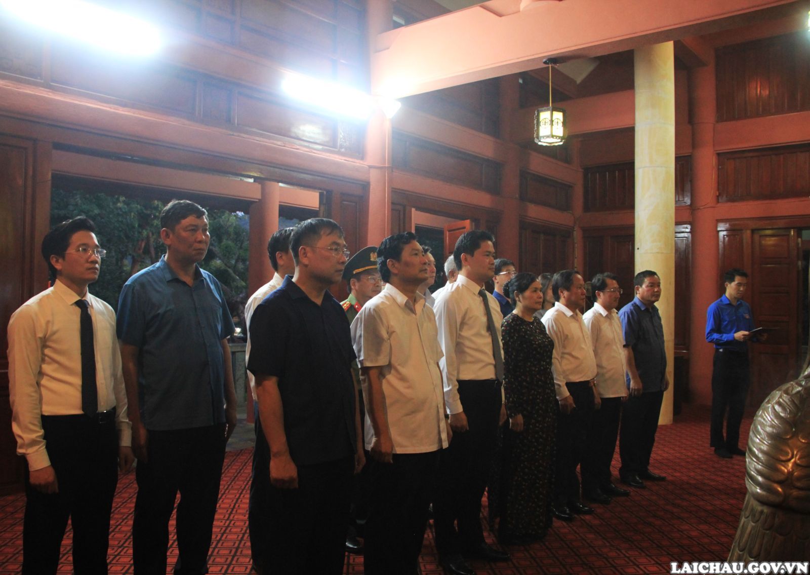 Bí thư Tỉnh ủy Giàng Páo Mỷ cùng các đồng chí lãnh đạo viếng Nghĩa trang liệt sĩ tỉnh