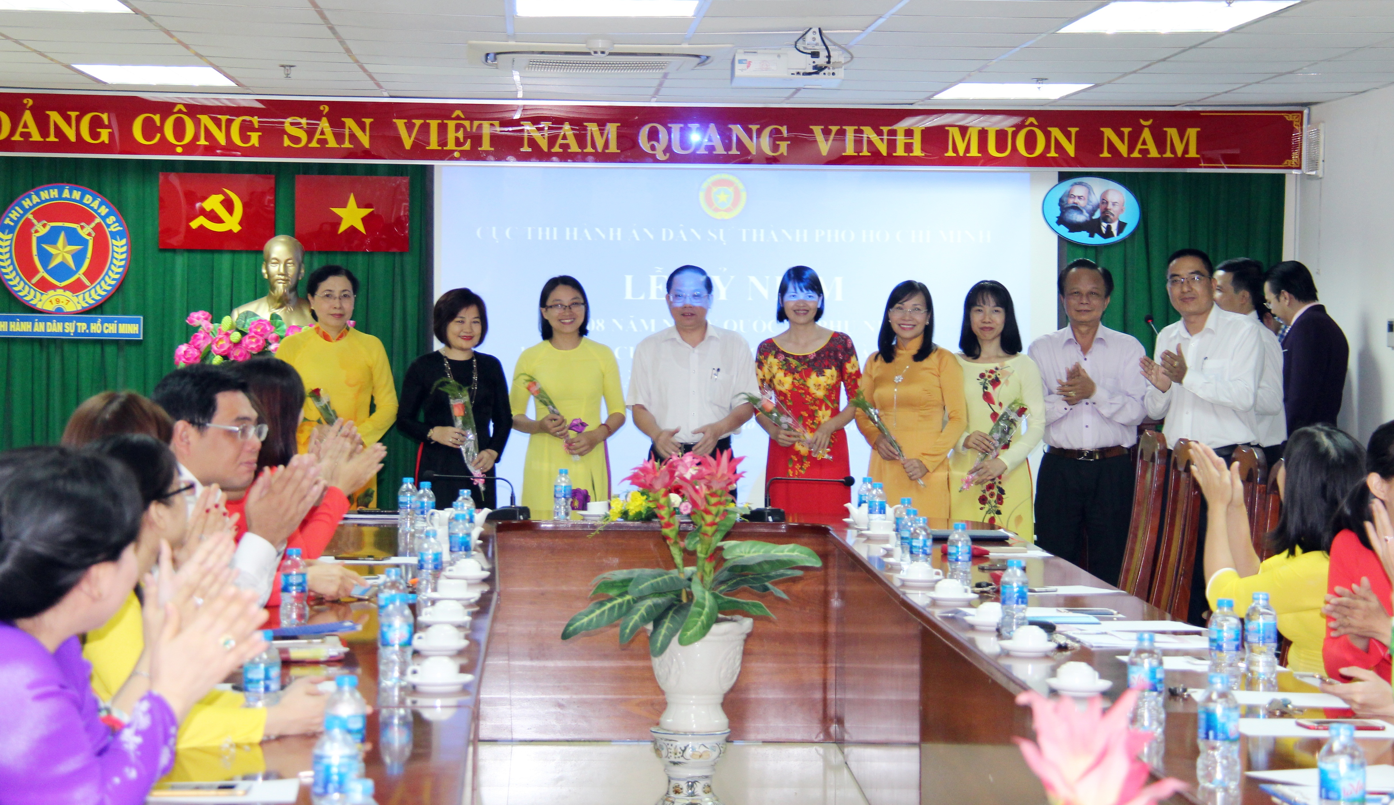 CÔNG ĐOÀN CỤC THI HÀNH ÁN DÂN SỰ TP HCM   MÍT TINH KỶ NIỆM NGÀY 8/3