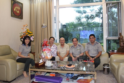 Lãnh đạo Cục Thi hành án dân sự TP.HCM tri ân các cán bộ lão thành