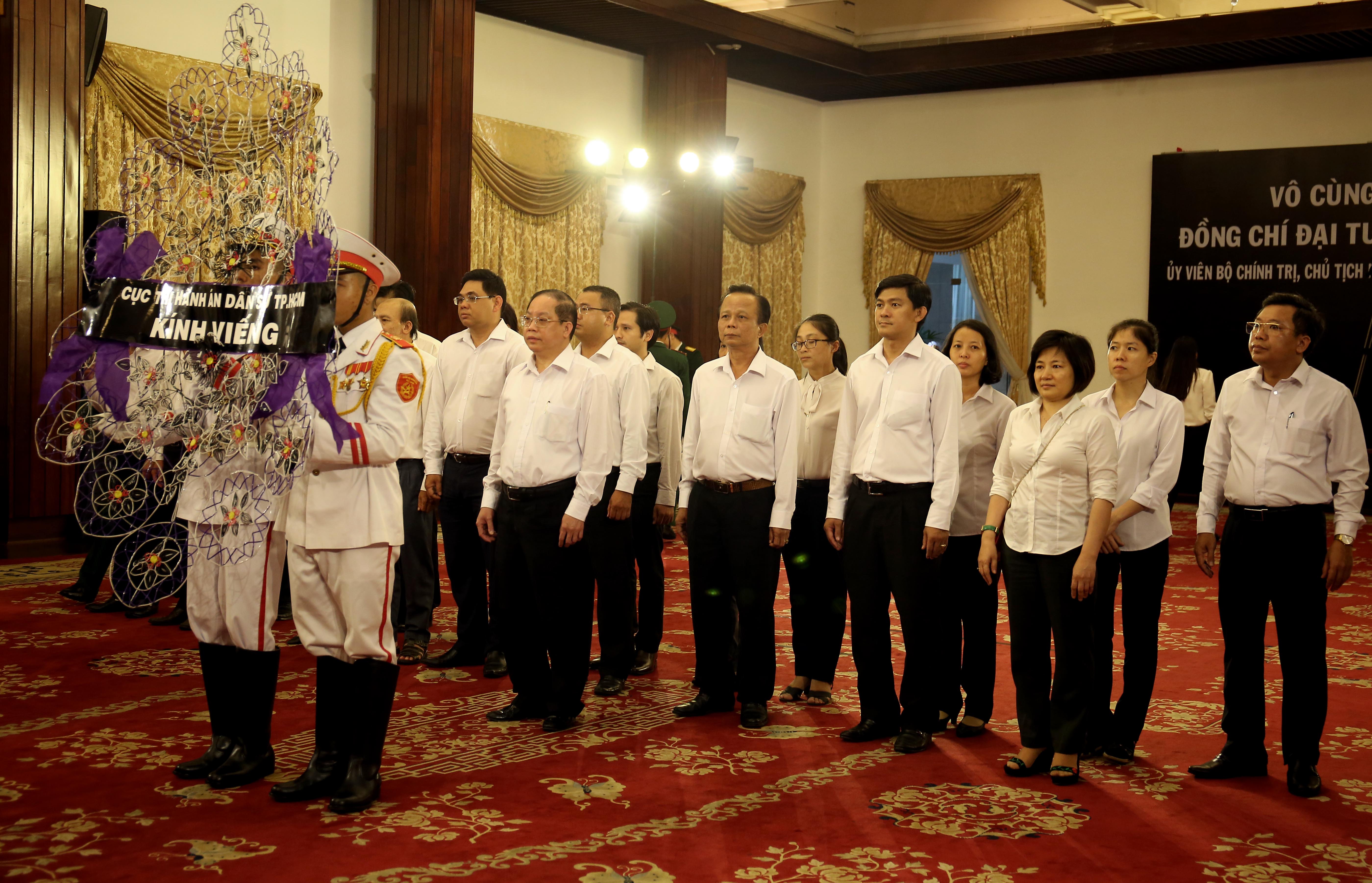 Cục Thi hành án dân sự TP.HCM viếng Chủ tịch nước Trần Đại Quang