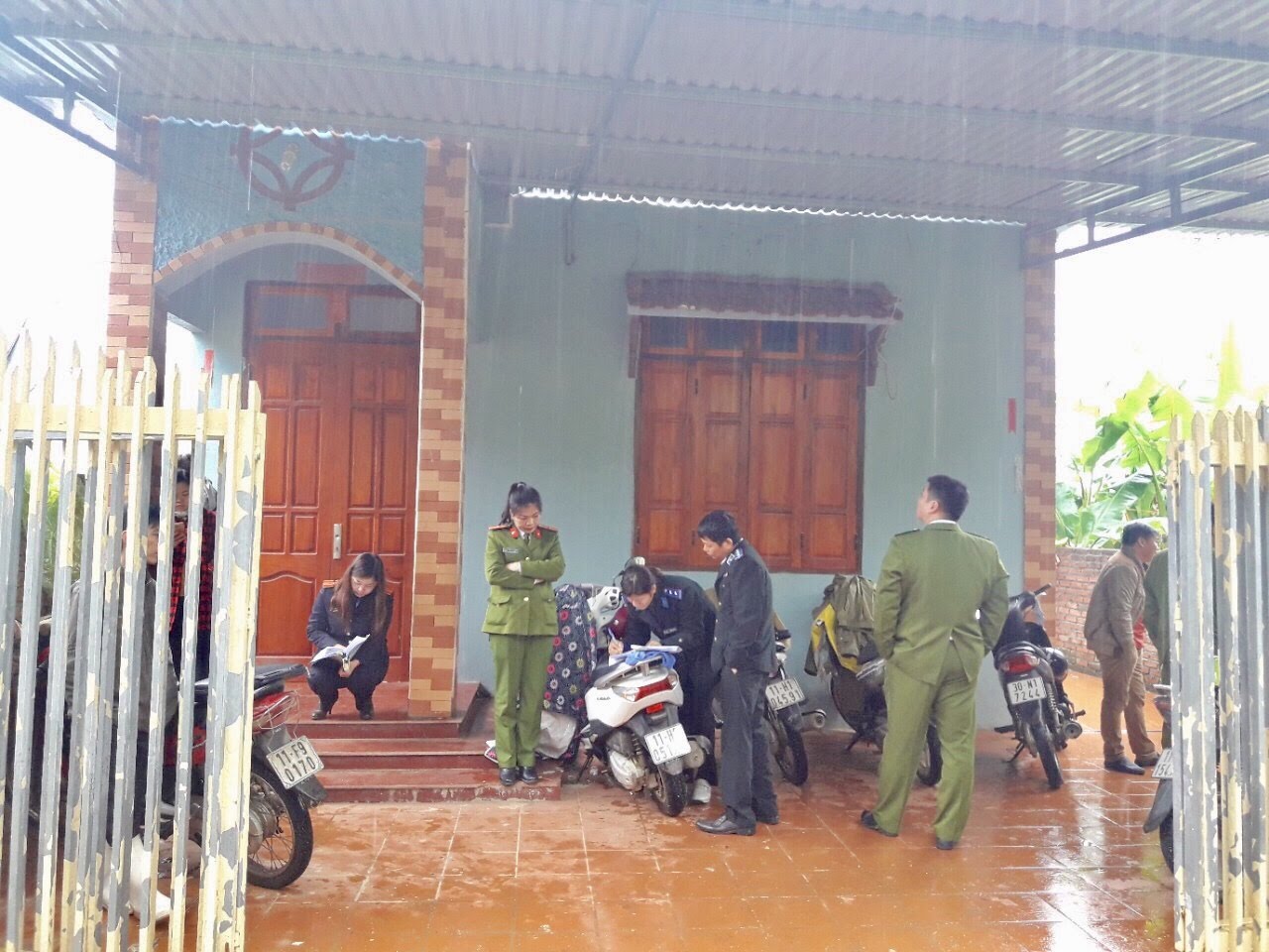 Tập thể Lãnh đạo, công chức Chi cục Thi hành án dân sự huyện Hòa An quyết tâm thực hiện thắng lợi chỉ tiêu nhiệm vụ công tác được giao