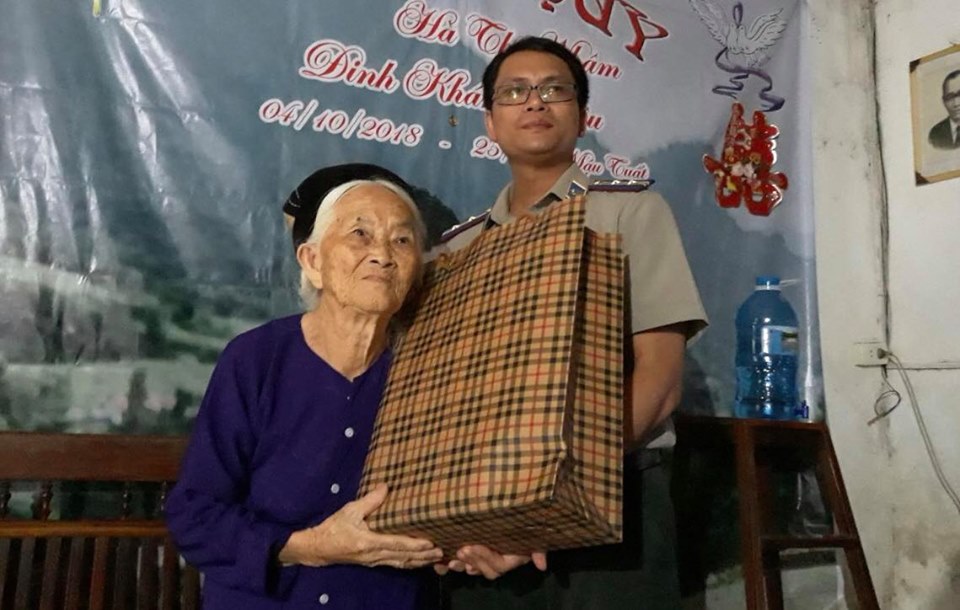 Chi cục Thi hành án dân sự thành phố Cao Bằng thăm, tặng quà các gia đình chính sách, người có công nhân dịp kỷ niệm 72 năm ngày Thương binh, Liệt sỹ (27/7/1947 – 27/7/2019)