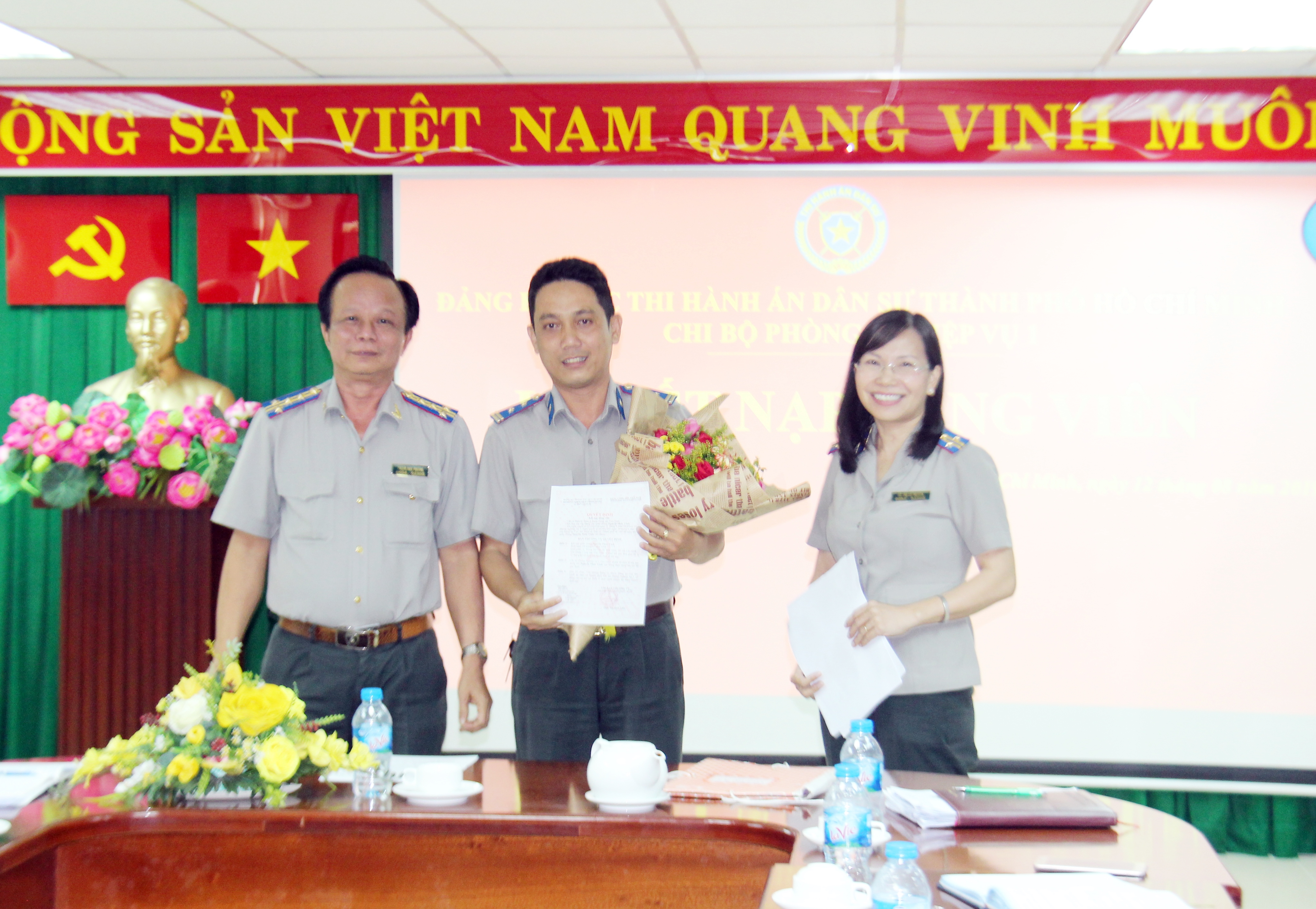 Chi bộ Phòng Nghiệp vụ 1 - Kết nạp đảng viên mới