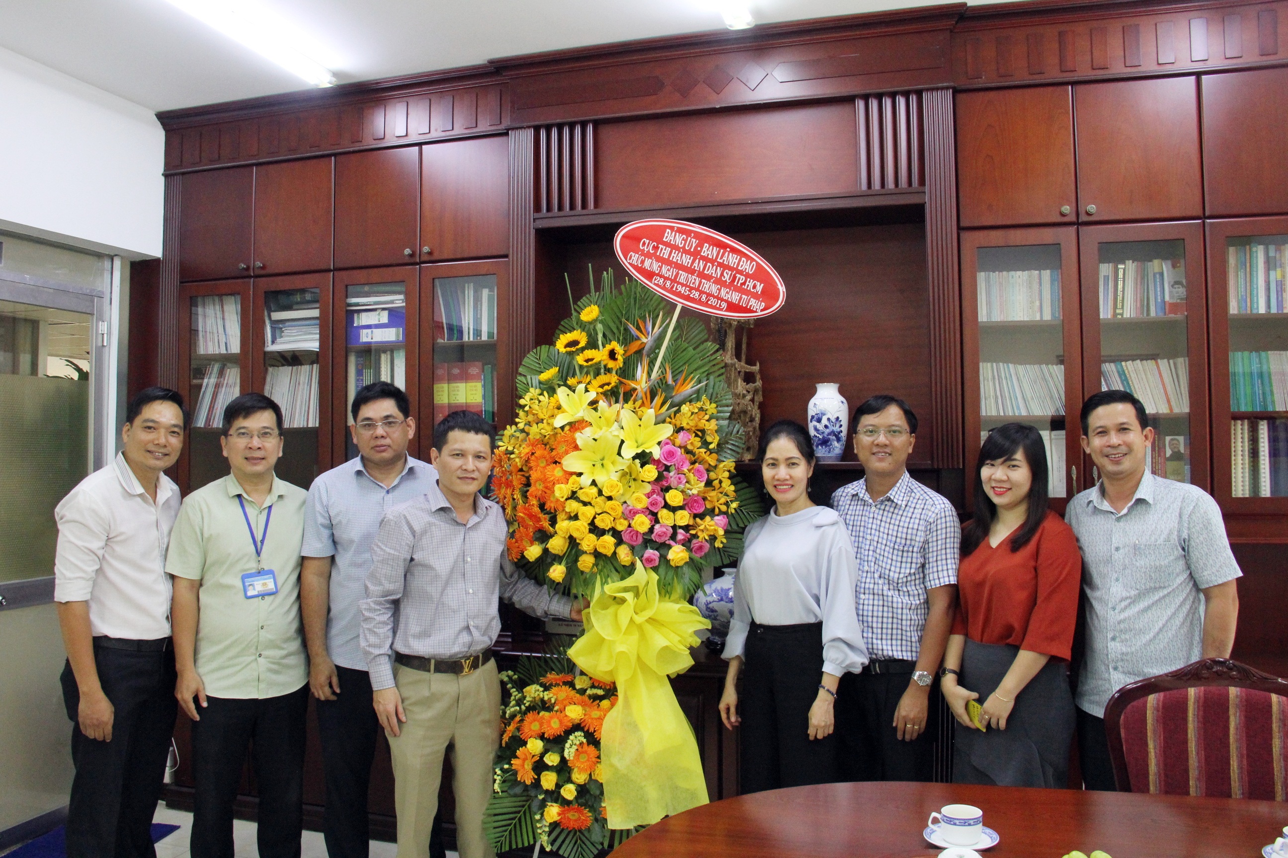 Lãnh đạo Cục THADS TPHCM tri ân lãnh đạo Bộ Tư pháp, Chúc mừng Sở Tư pháp Thành phố nhân dịp Ngày truyền thống Tư pháp (28/8/1945 - 28/8/2019)