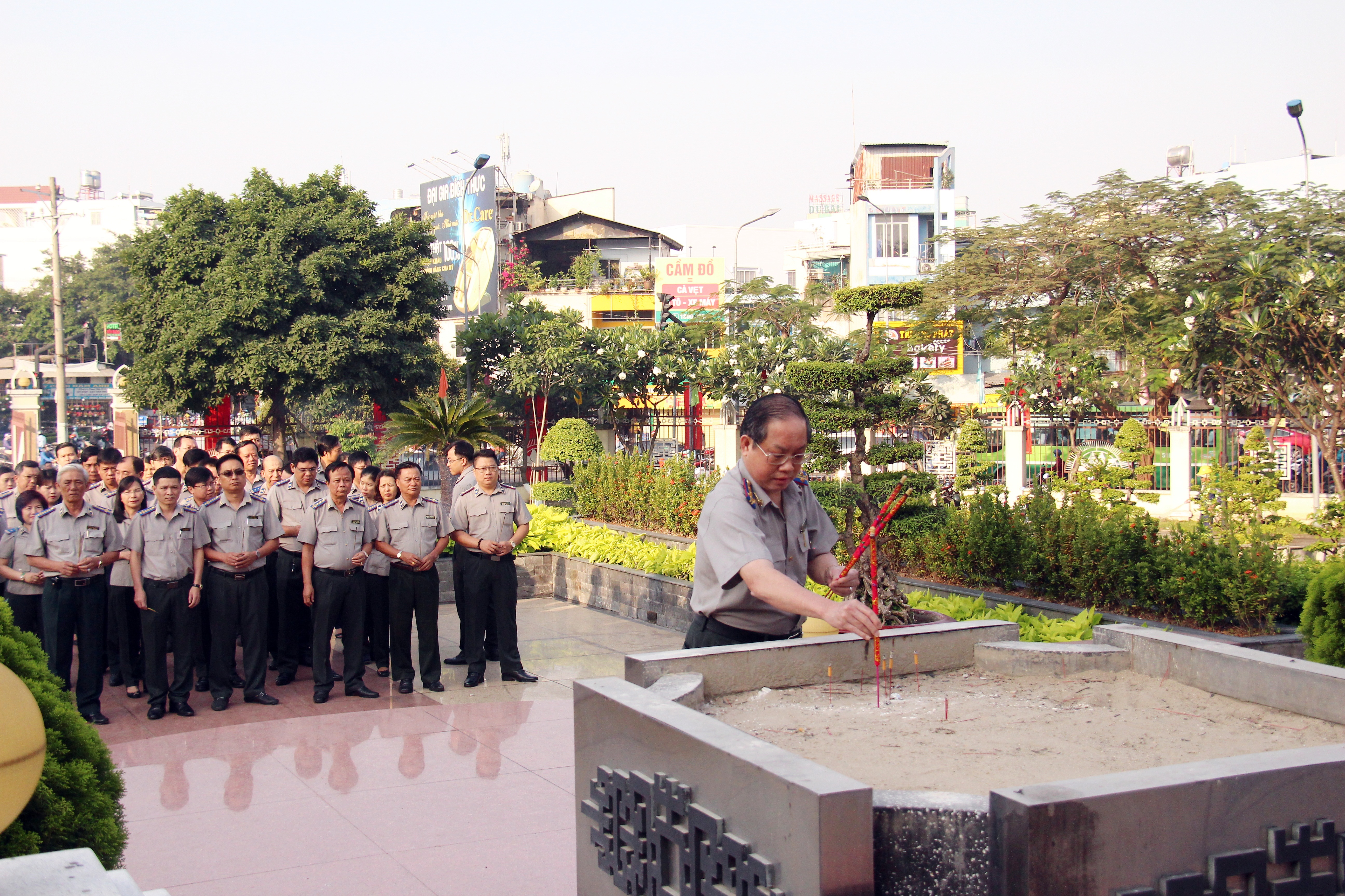 TP.HCM, Cục Thi hành án dân sự thành phố dâng hương các anh hùng liệt sỹ nhân kỷ niệm 90 năm ngày thành lập Đảng Cộng sản Việt Nam (03/2/1930 – 03/2/2020)