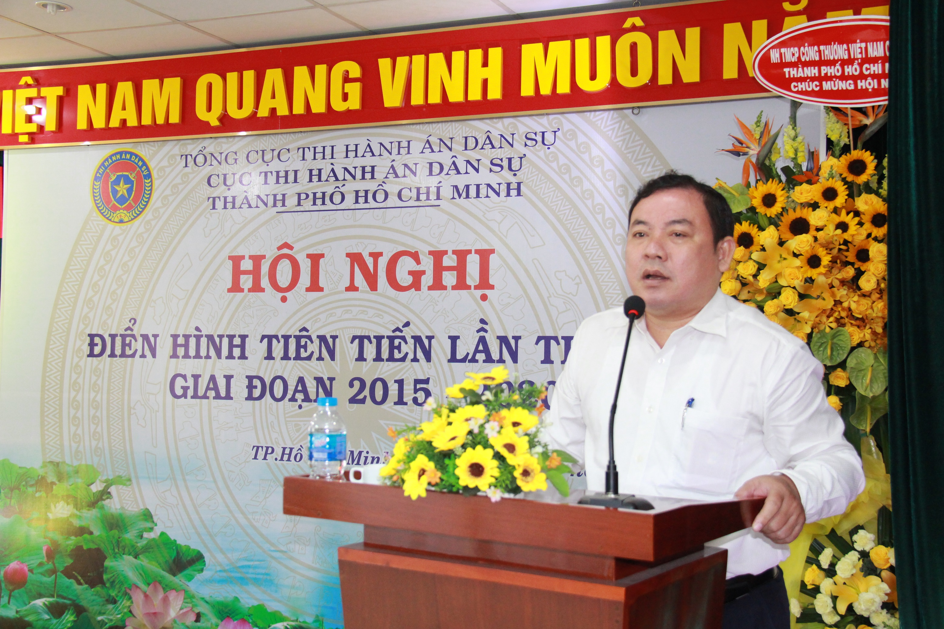 TP.HCM: Cục Thi hành án dân sự thành phố Gắn công tác thi đua, khen thưởng, các phong trào thi đua yêu nước với phong trào “Học tập và làm theo tư tưởng, đạo đức, phong cách Hồ Chí Minh”