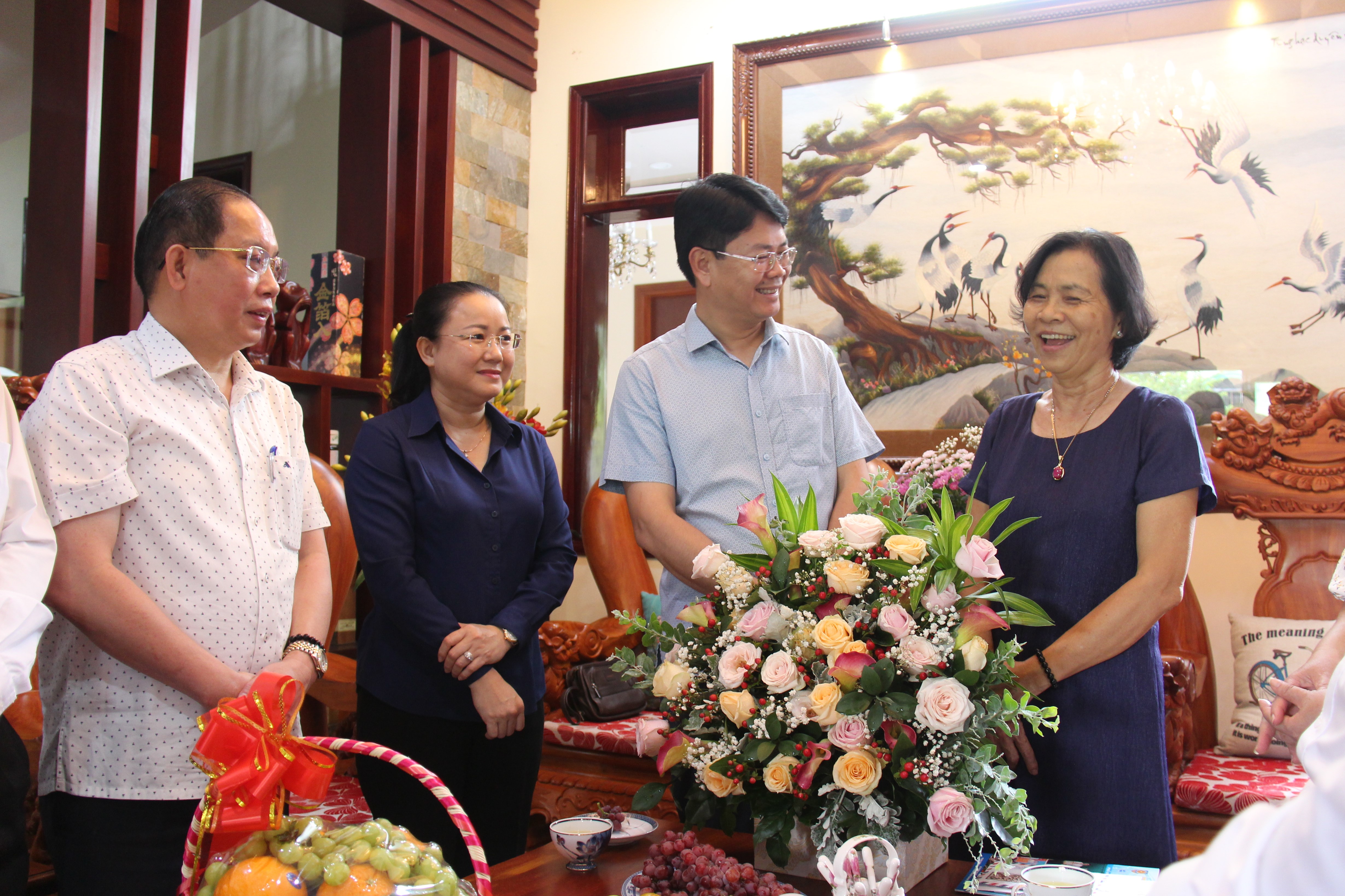 Lãnh đạo Bộ Tư pháp thăm hỏi và tri ân các thế hệ lãnh đạo đi trước