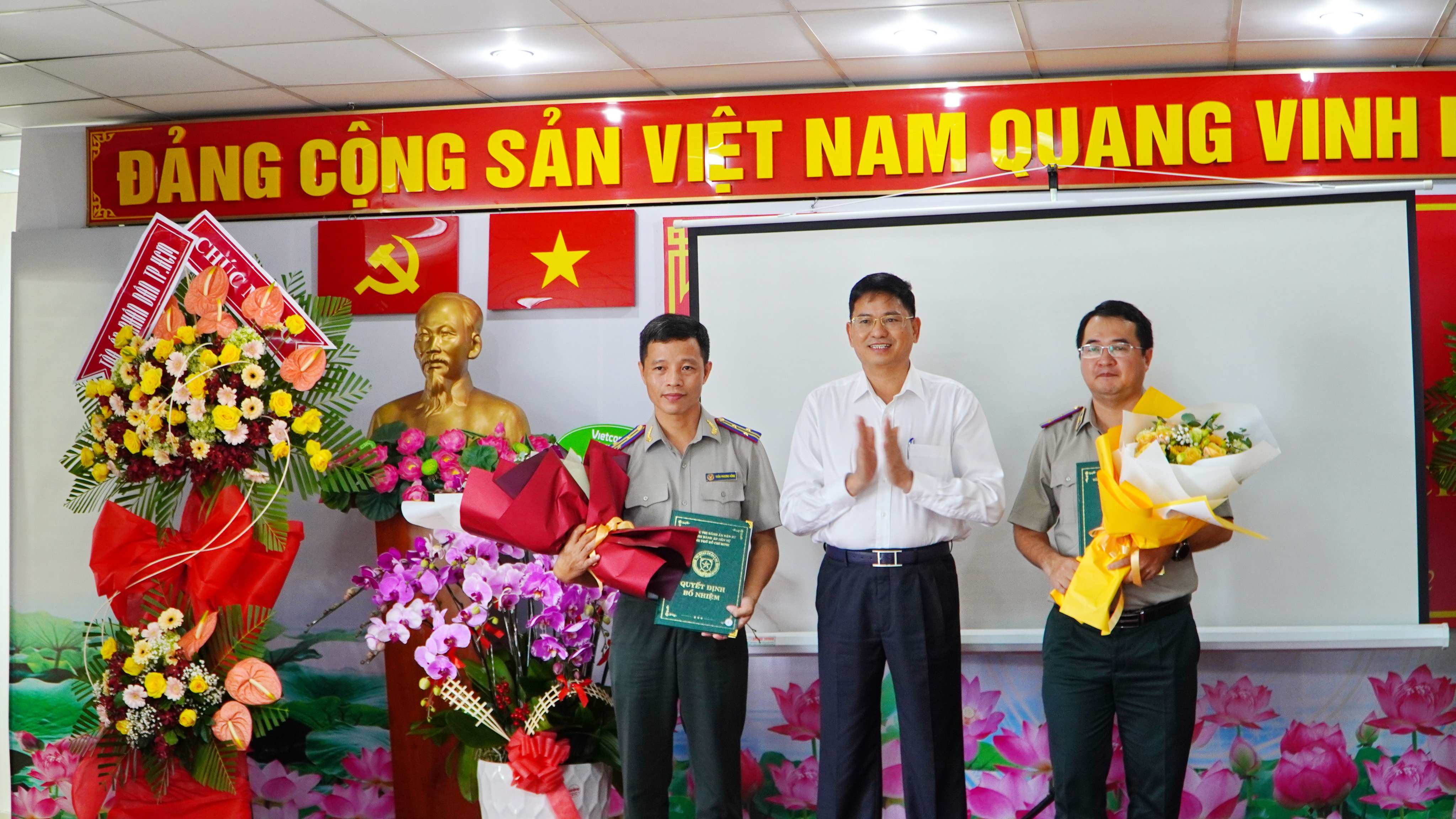 TP.HCM Lễ công bố và trao Quết định phố nhiệm 02 phó Cục trưởng và trao Quyết định Chấp hành viên Cao cấp