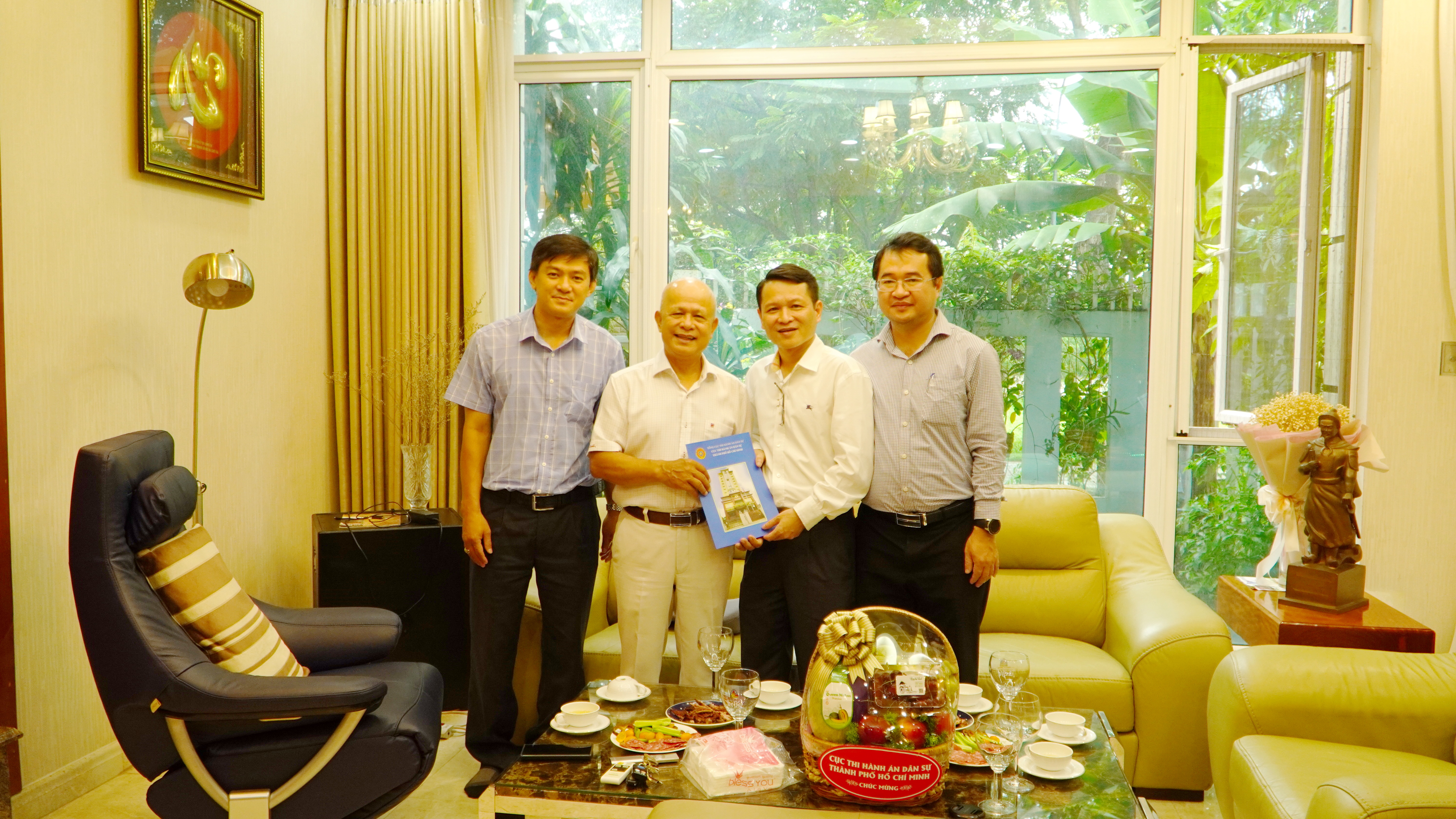 Cục THADS thành phố tri ân các thế hệ lãnh đạo nhân dip Ngày truyền thống Thi hành án dân sự.