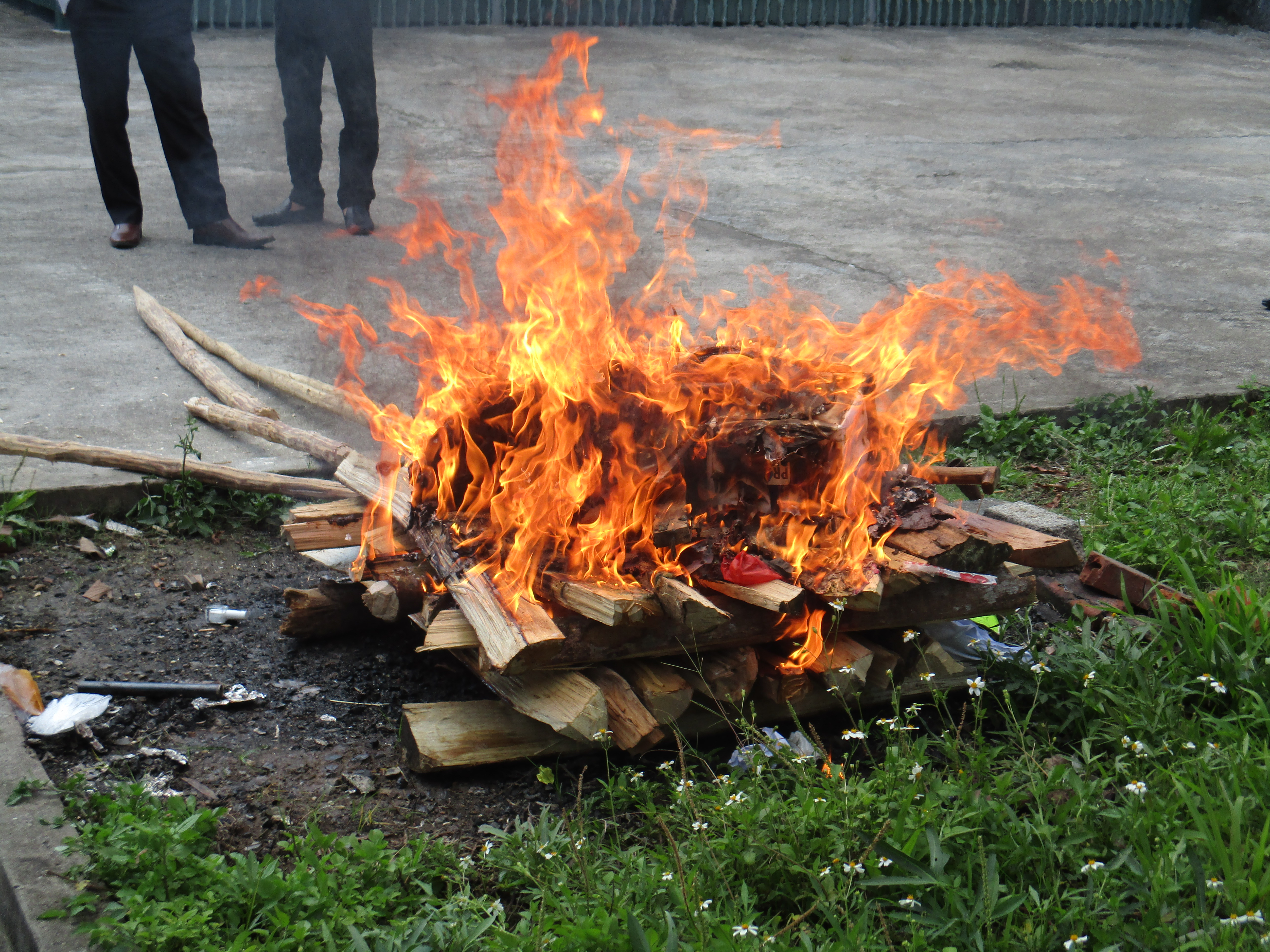 Cục Thi hành án dân sự tỉnh Lai Châu tổ chức tiêu hủy vật chứng, tài sản của 09 bản án đã có hiệu lực pháp luật