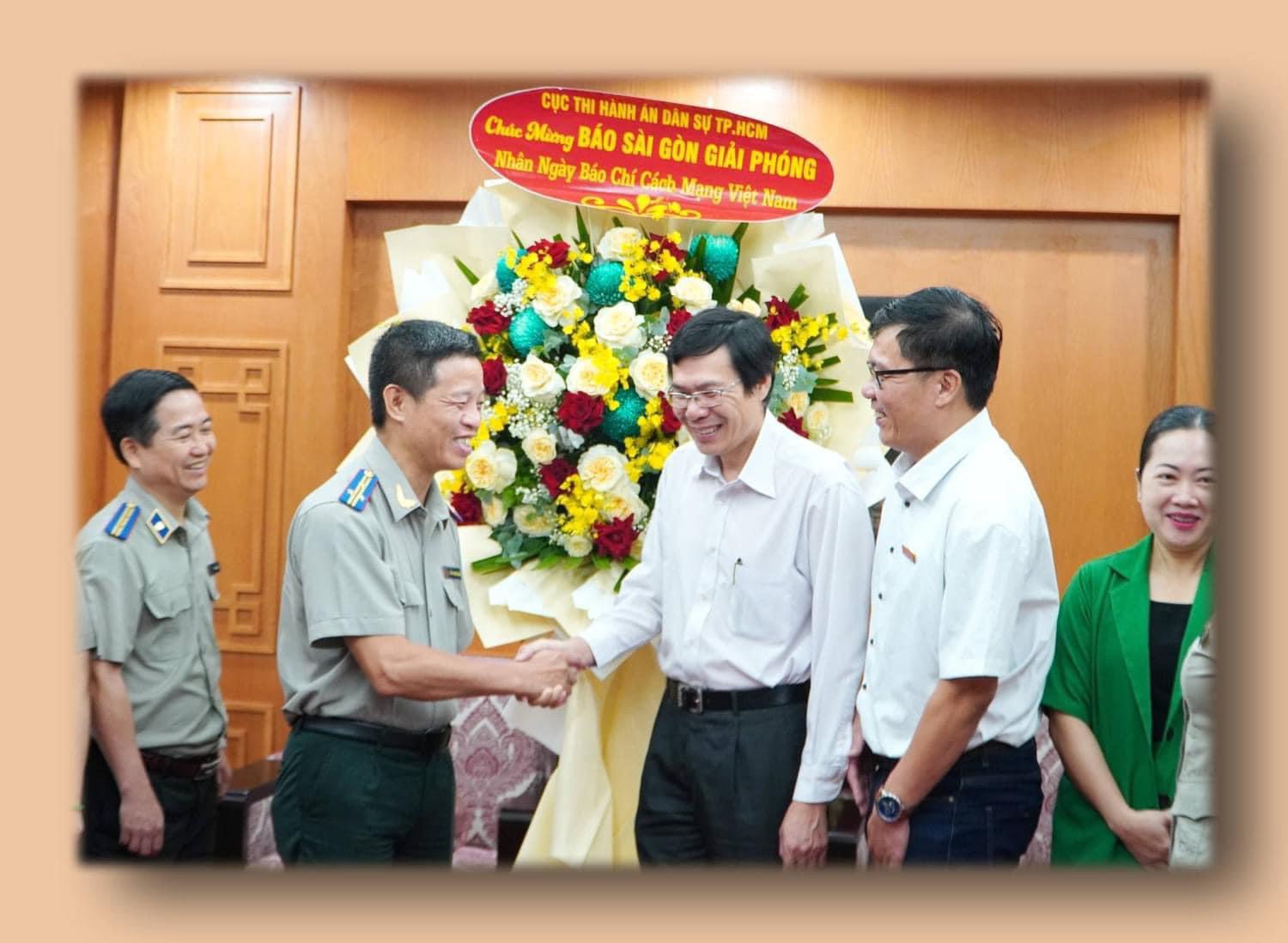 Lãnh đạo Thi hành án dân sự TP.HCM chúc mừng một số cơ quan báo chí nhân Kỷ niệm 99 năm Ngày Báo chí Cách mạng Việt Nam (21/6/1925 – 21/6/2024)