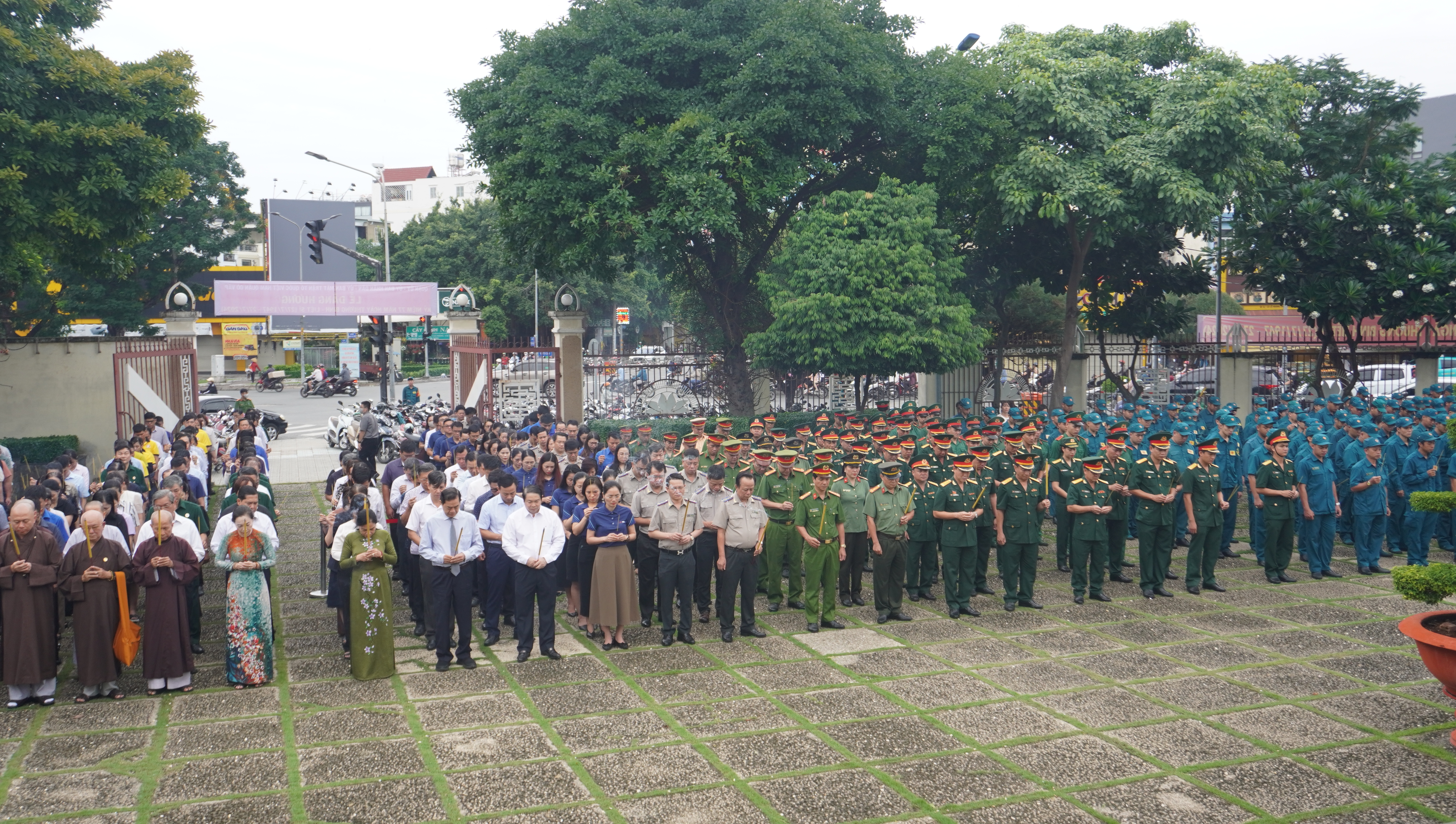[Ảnh] Lễ viếng, dâng hương tưởng nhớ các Anh hùng liệt sĩ nhân Ngày Thương binh - Liệt sĩ (27/7/1947-27/7/2024)