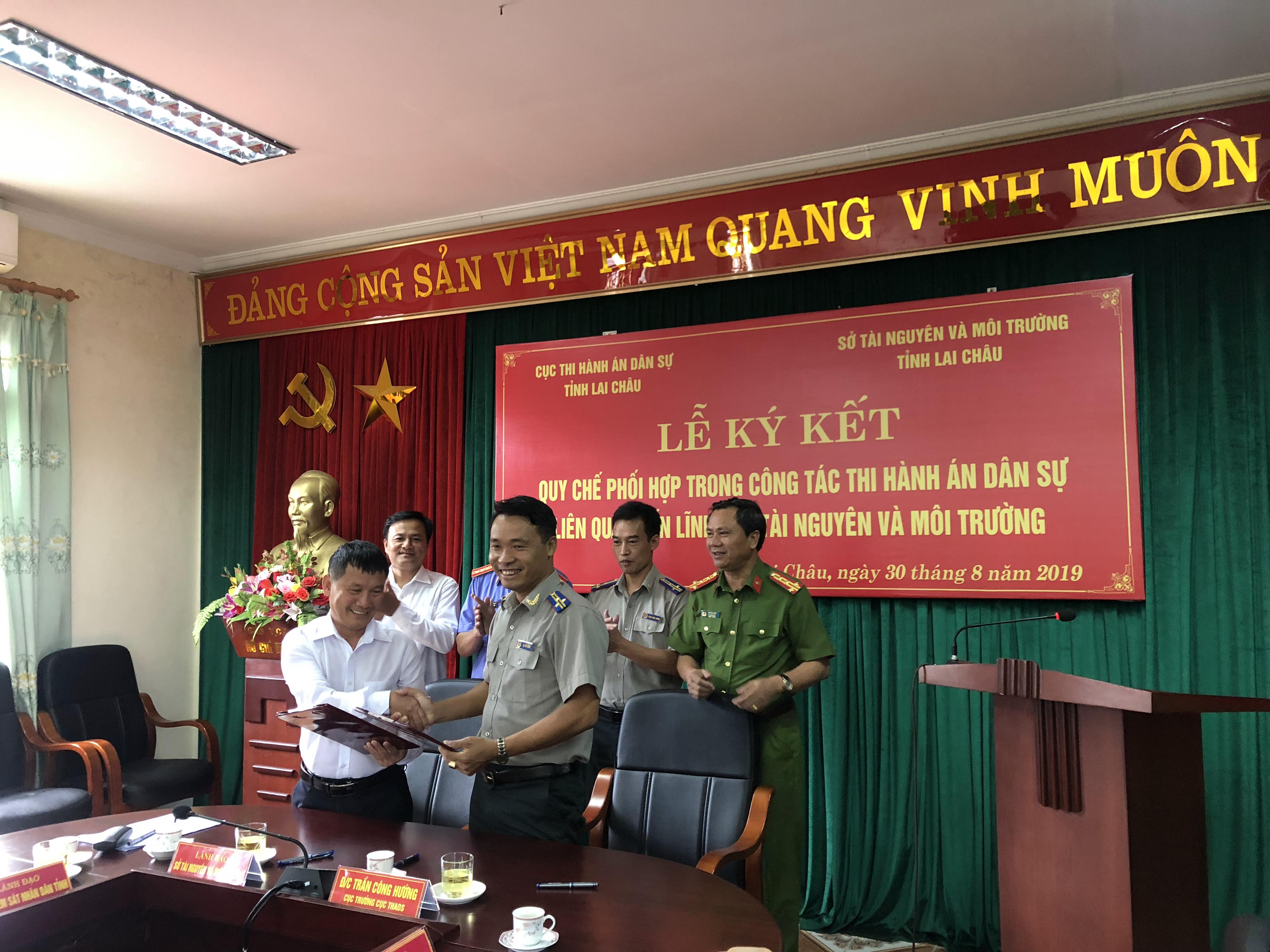 Cục Thi hành án dân sự tỉnh Lai Châu và Sở Tài nguyên và Môi trường ký Quy chế phối hợp trong công tác thi hành án dân sự