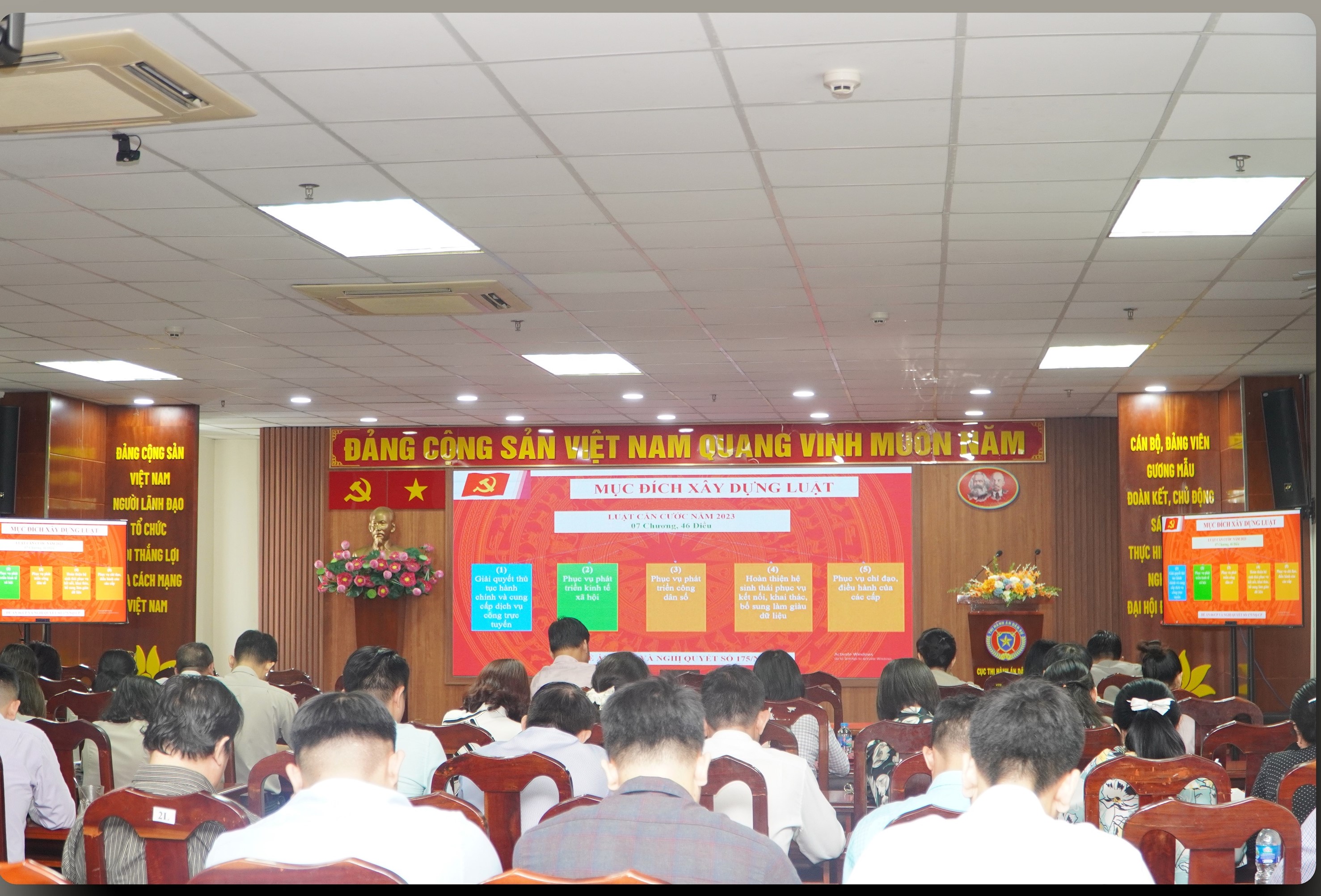 Tập huấn Luật căn cước và Luật lực lượng tham gia bảo vệ trật tự an ninh ở sở