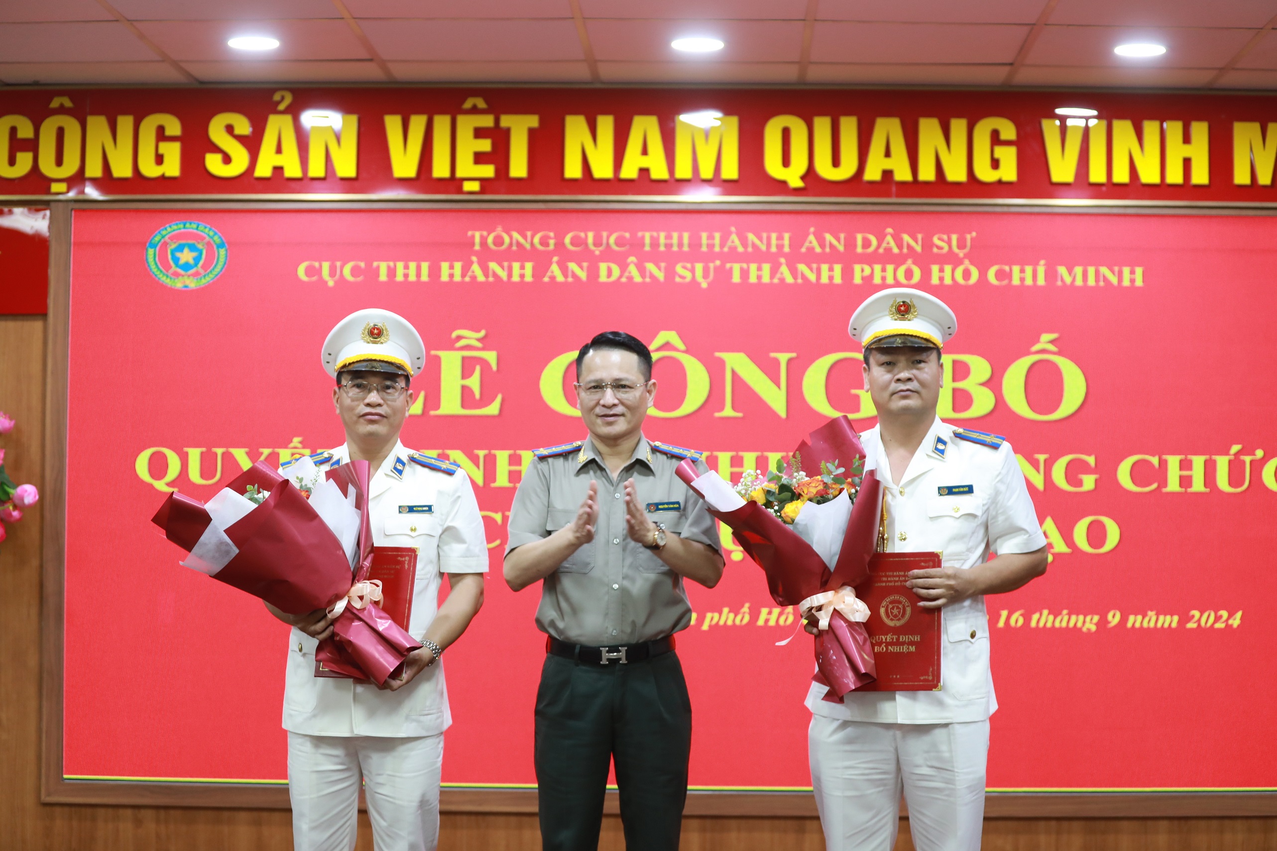 Cục Thi hành án dân sự TPHCM: Trao quyết định bổ nhiệm công chức giữ chức vụ lãnh đạo