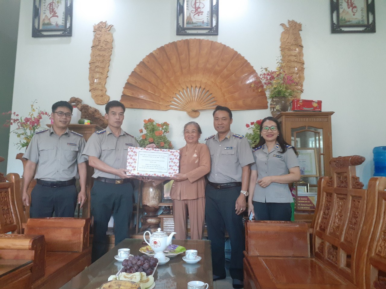 Cục Thi hành án dân sự tỉnh Lai Châu tổ chức thăm hỏi, tri ân công chức đã nghỉ hưu nhân kỷ niệm 75 năm Ngày truyền thống Thi hành án dân sự (19/7/1946 -19/7/2021)