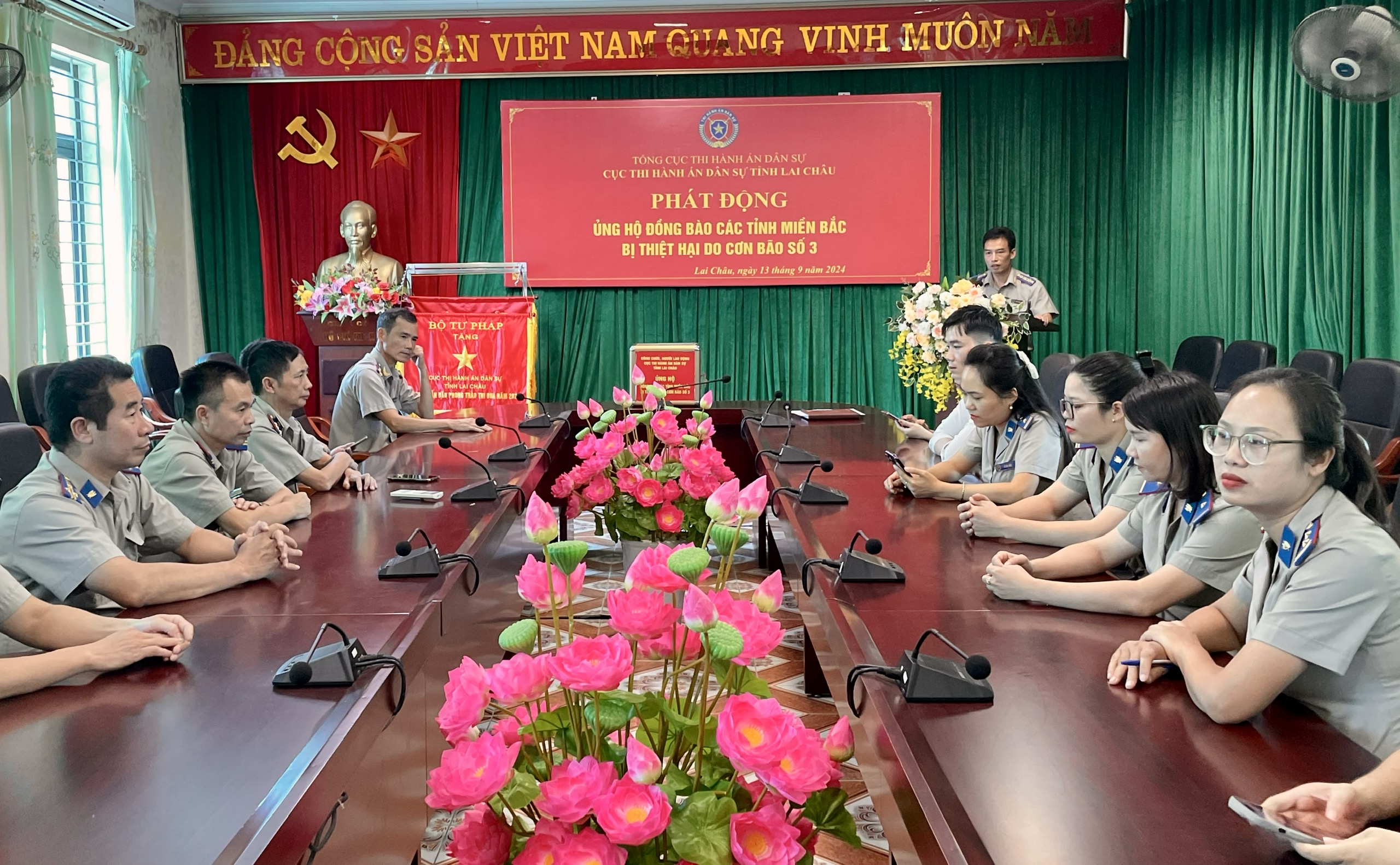 Chiều 13/9, Cục Thi hành án dân sự tỉnh Lai Châu tổ chức phát động đợt quyên góp, hỗ trợ đồng bào các địa phương miền bắc bị ảnh hưởng bởi cơn bão số 3