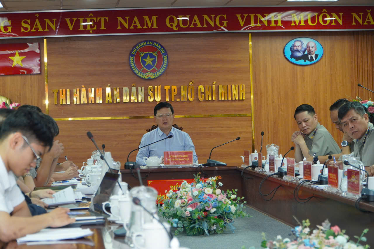 Chuyển đổi số là nhiệm vụ trọng tâm, cần quyết tâm chính trị cao, nhưng phải tiến hành từng bước chắc chắn, vừa triển khai vừa điều chỉnh để đạt hiệu quả