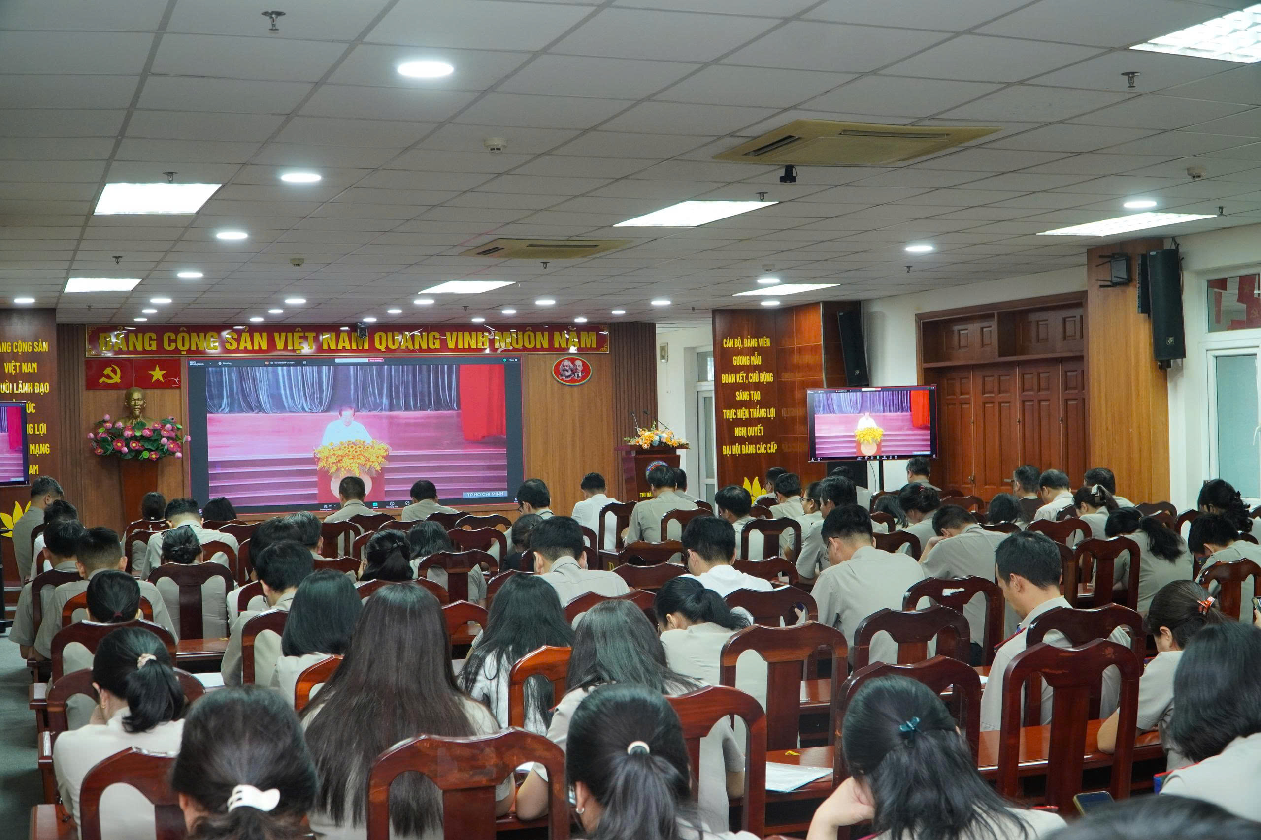 Thi hành án dân sự Thành phố Hồ Chí Minh tham gia Hội nghị học tập, quán triệt Nghị quyết Đại hội đại biểu Đảng bộ TPHCM lần thứ I, nhiệm kỳ 2025 – 2030