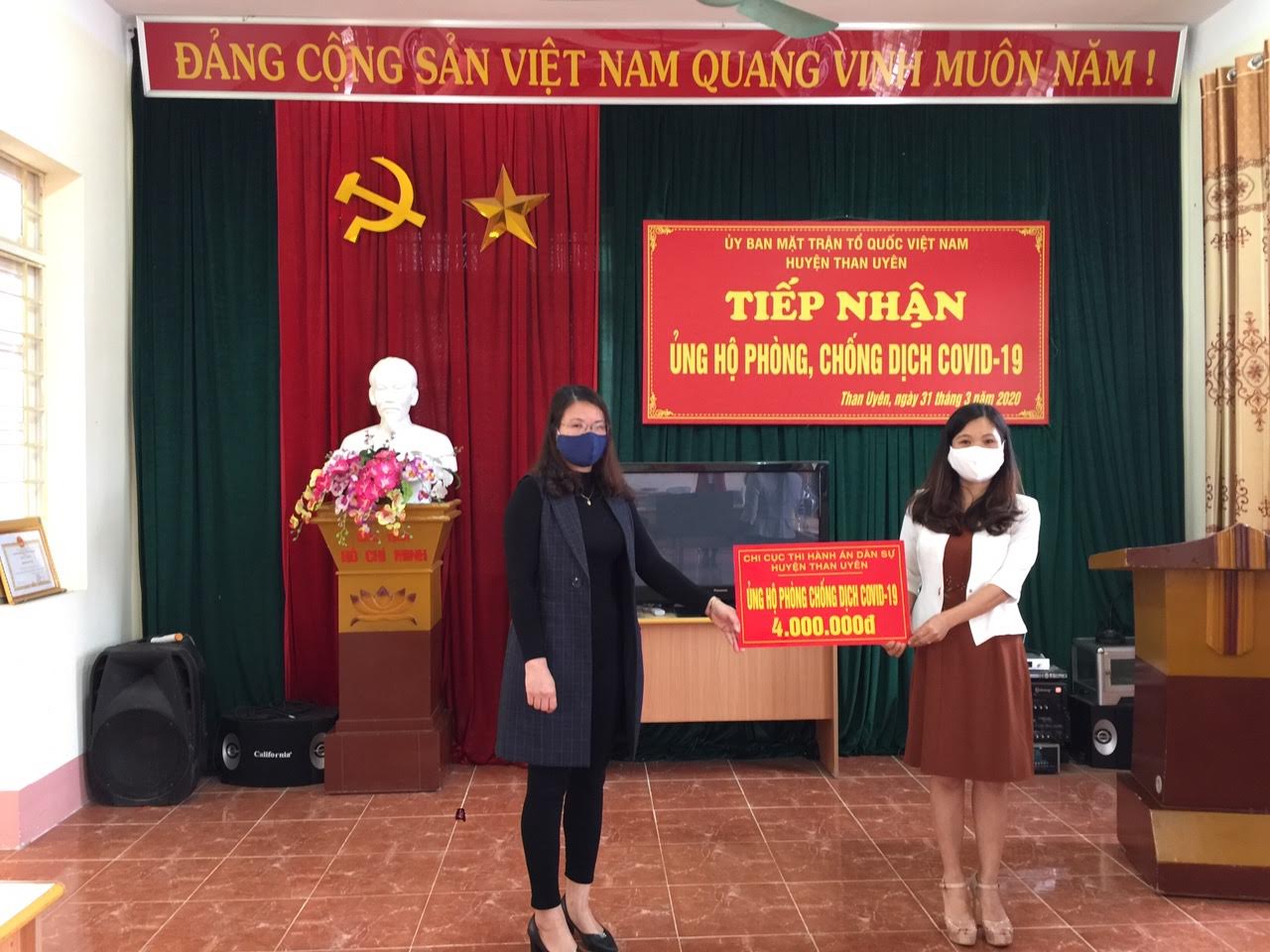 Chi cục Thi hành án dân sự huyện Than Uyên  chung tay đẩy lùi Covid-19