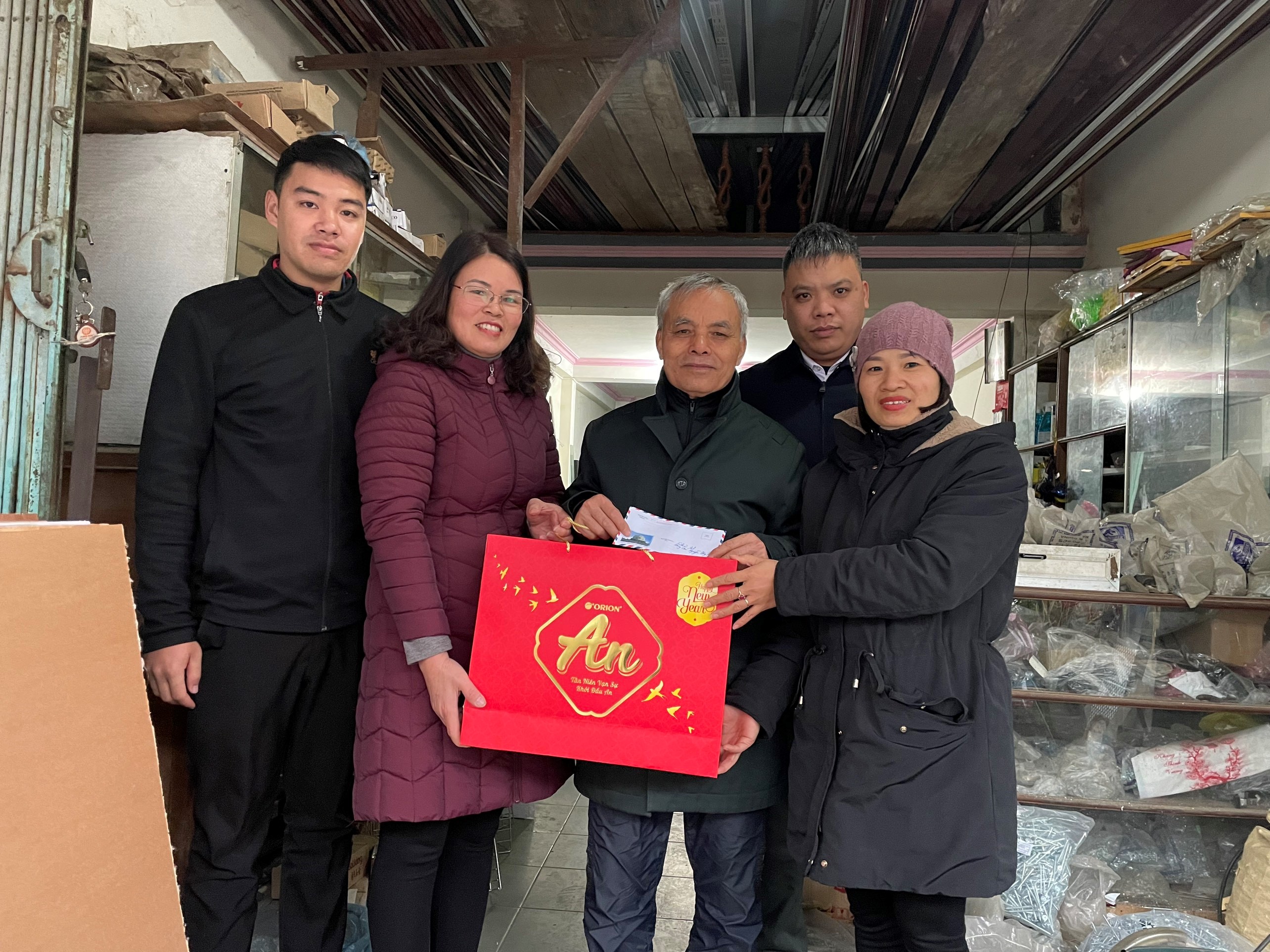 Chi cục Thi hành án dân sự huyện Than Uyên thực hiện  các hoạt động nhân dịp Tết cổ truyền