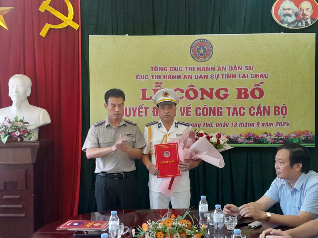 Cục Thi hành án dân sự tỉnh Lai Châu tổ chức Lễ công bố Quyết định bổ nhiệm Phó Chi cục trưởng Chi cục Thi hành án dân sự huyện Phong Thổ, tỉnh Lai Châu.