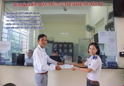 Lần đầu tiên nhận đơn yêu cầu thi hành án qua email