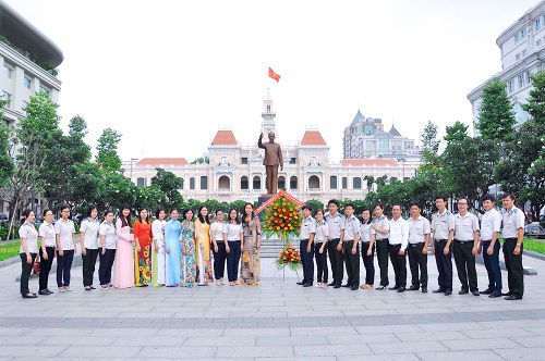 CHI CỤC THI HÀNH ÁN DÂN SỰ QUẬN 7 TỔ CHỨC  LỄ BÁO CÔNG CHỦ TỊCH HỒ CHÍ MINH