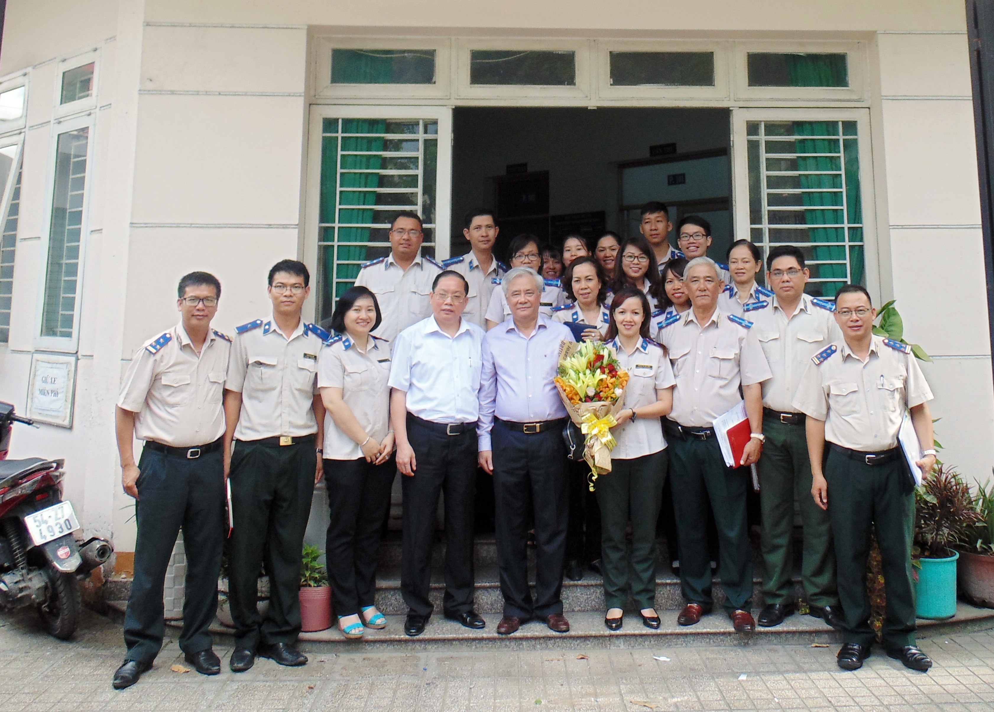 Tổng cục trưởng Tổng cục THADS Hoàng Sỹ Thành thăm và làm việc tại Chi cục Thi hành án dân sự Quận 1